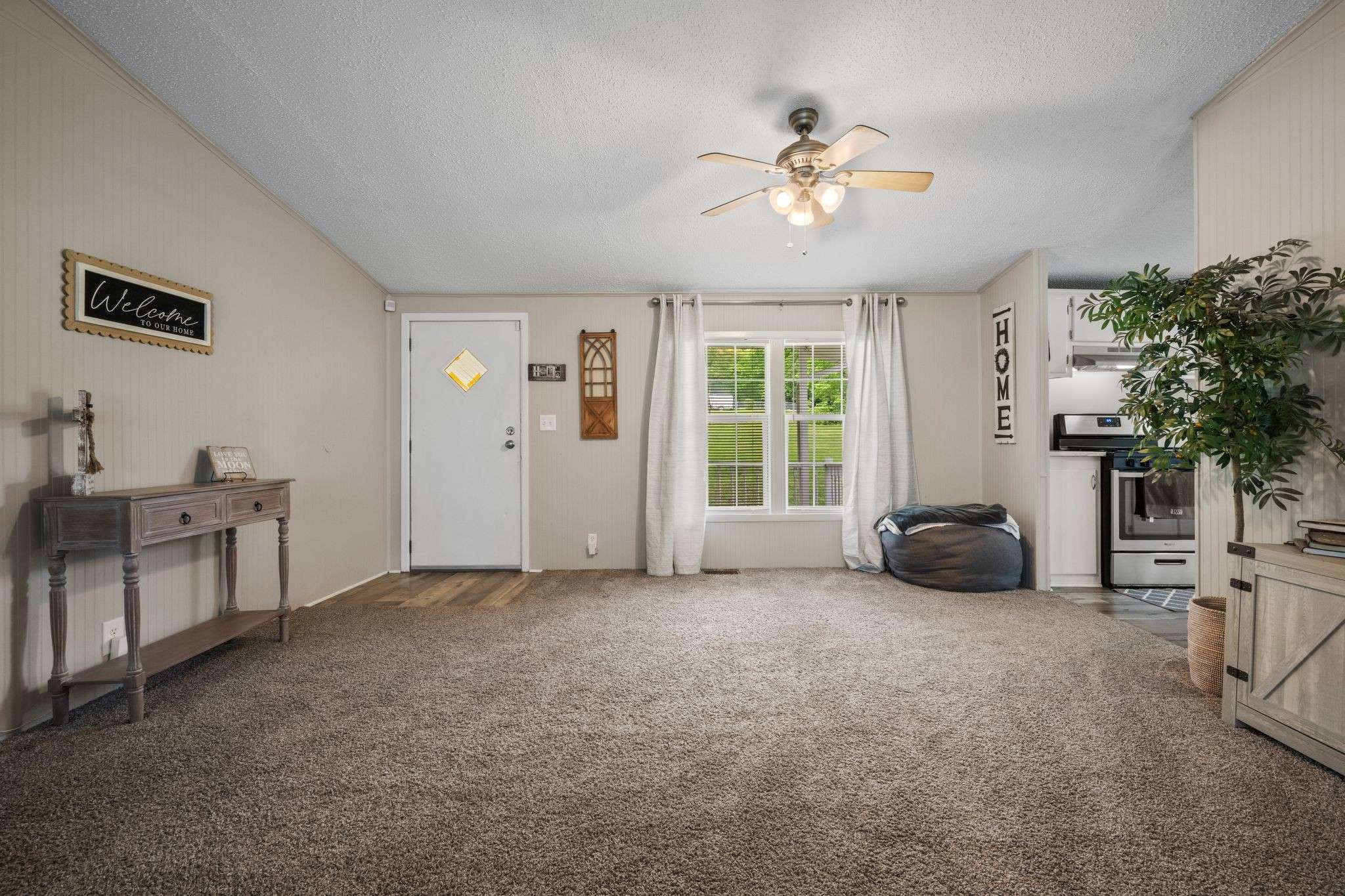Charlotte, TN 37036,1023 Briarwood Dr