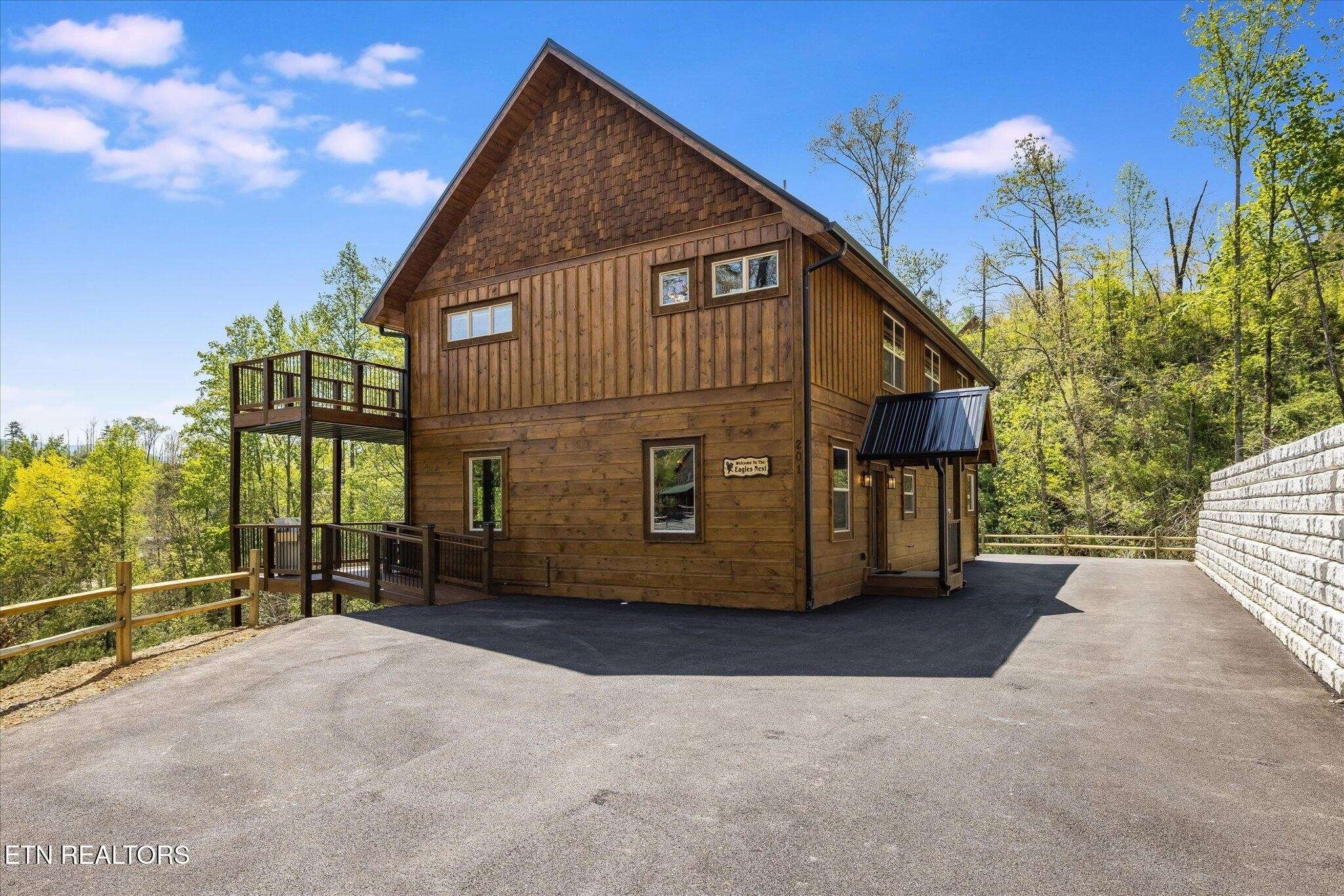 Gatlinburg, TN 37738,201 Laurel Oak Way