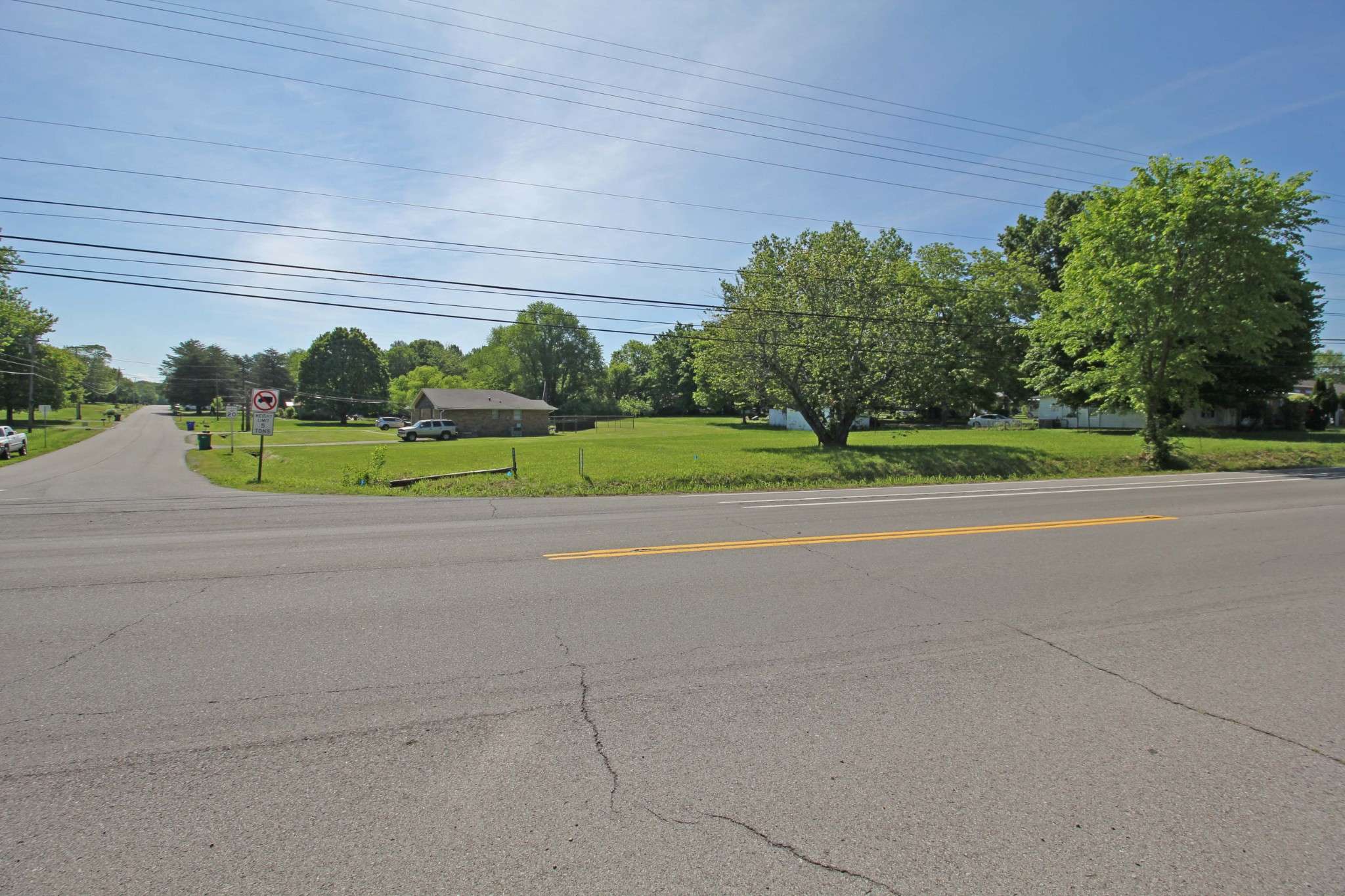 White House, TN 37188,2612 Hwy 31W