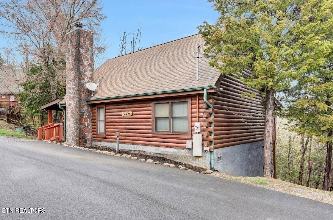 Sevierville, TN 37876,933 Buck Way