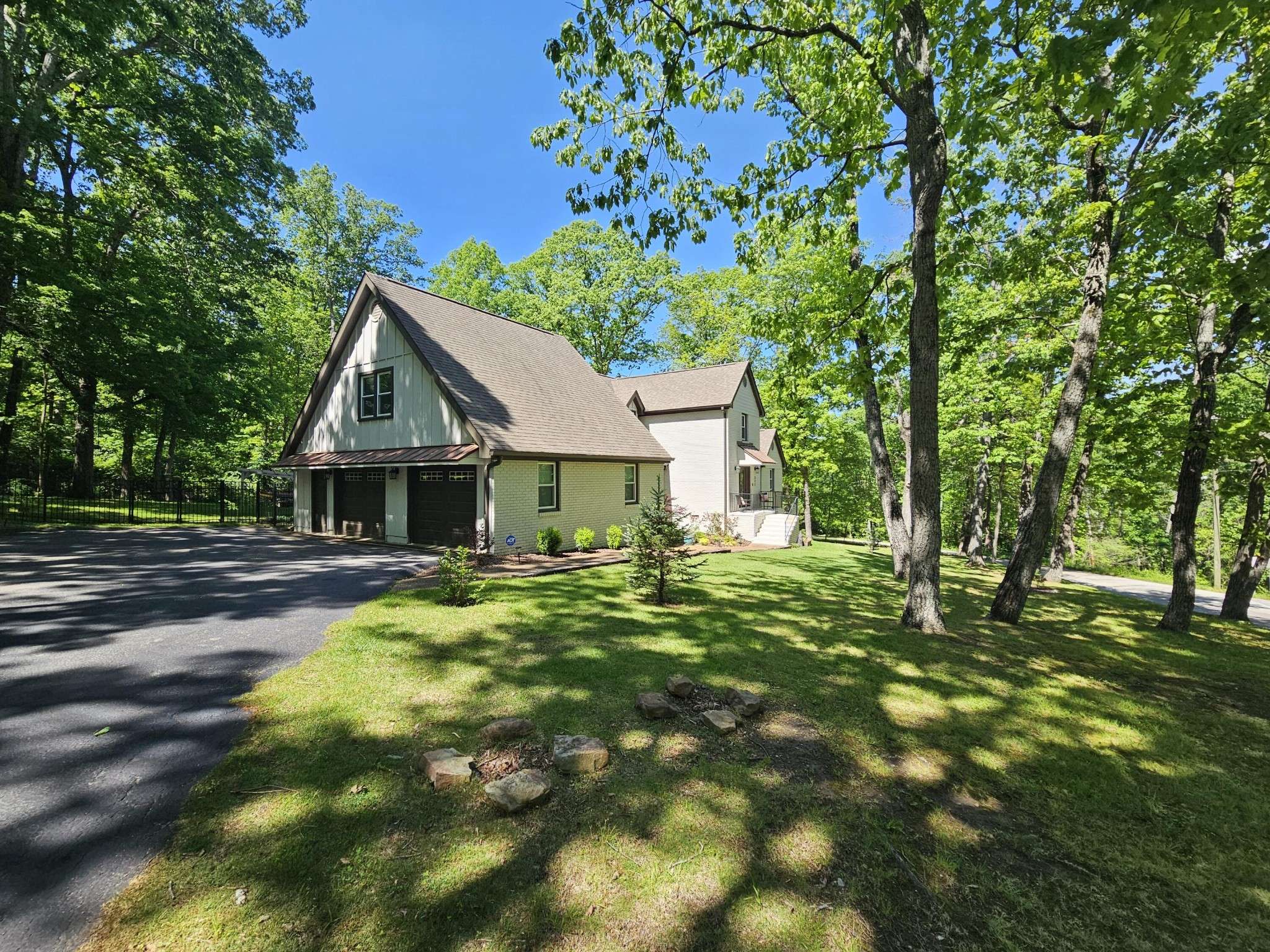 Signal Mountain, TN 37377,321 Robin Hood Trail