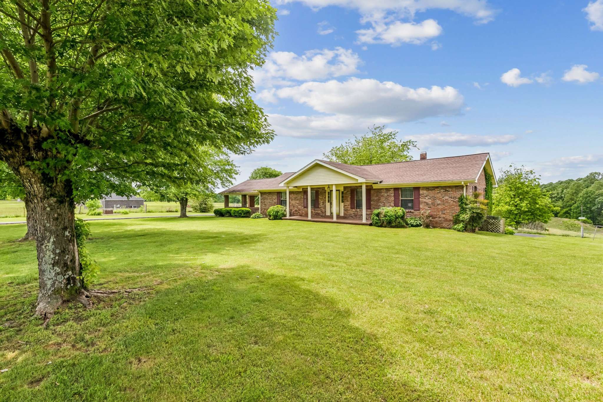 Lafayette, TN 37083,5245 Galen Rd