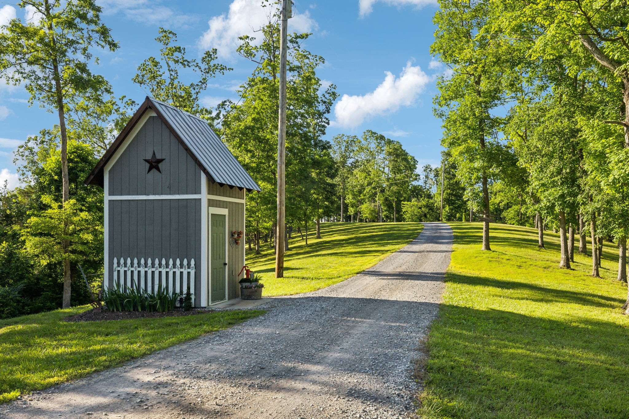 White Bluff, TN 37187,1606 Nosegay Rd