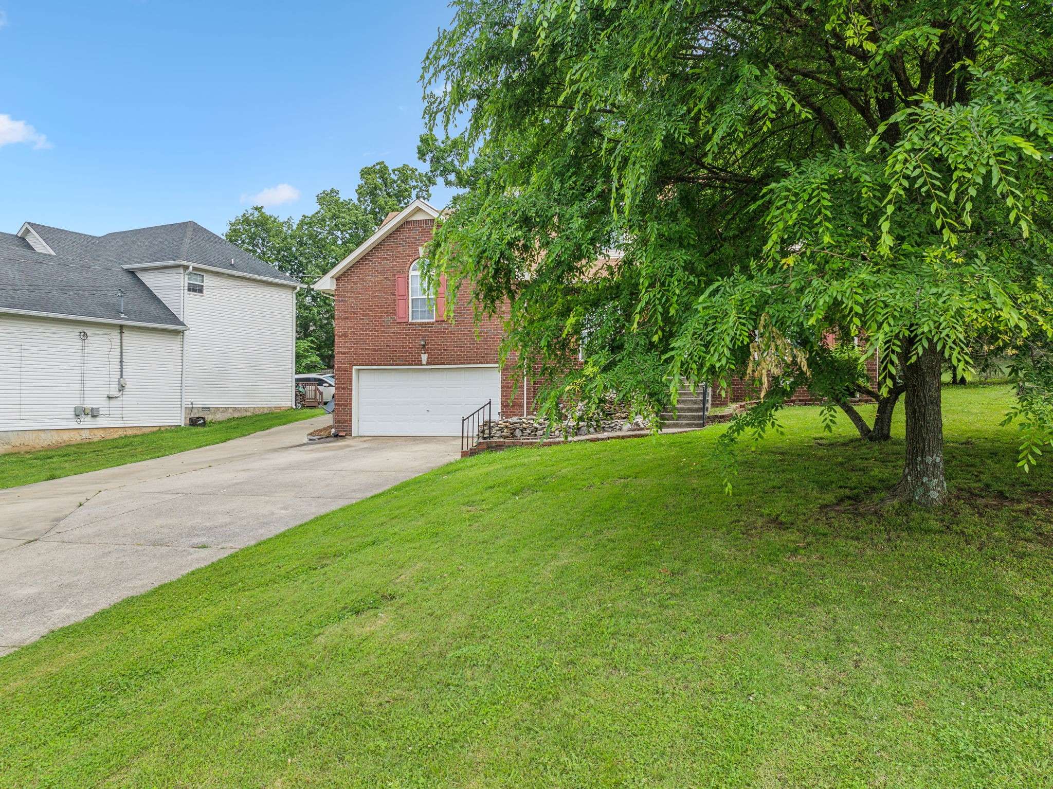 La Vergne, TN 37086,2117 Academy Way