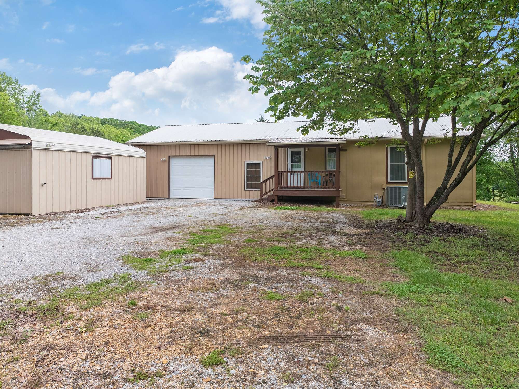 Linden, TN 37096,2899 Lower Lick Creek Rd