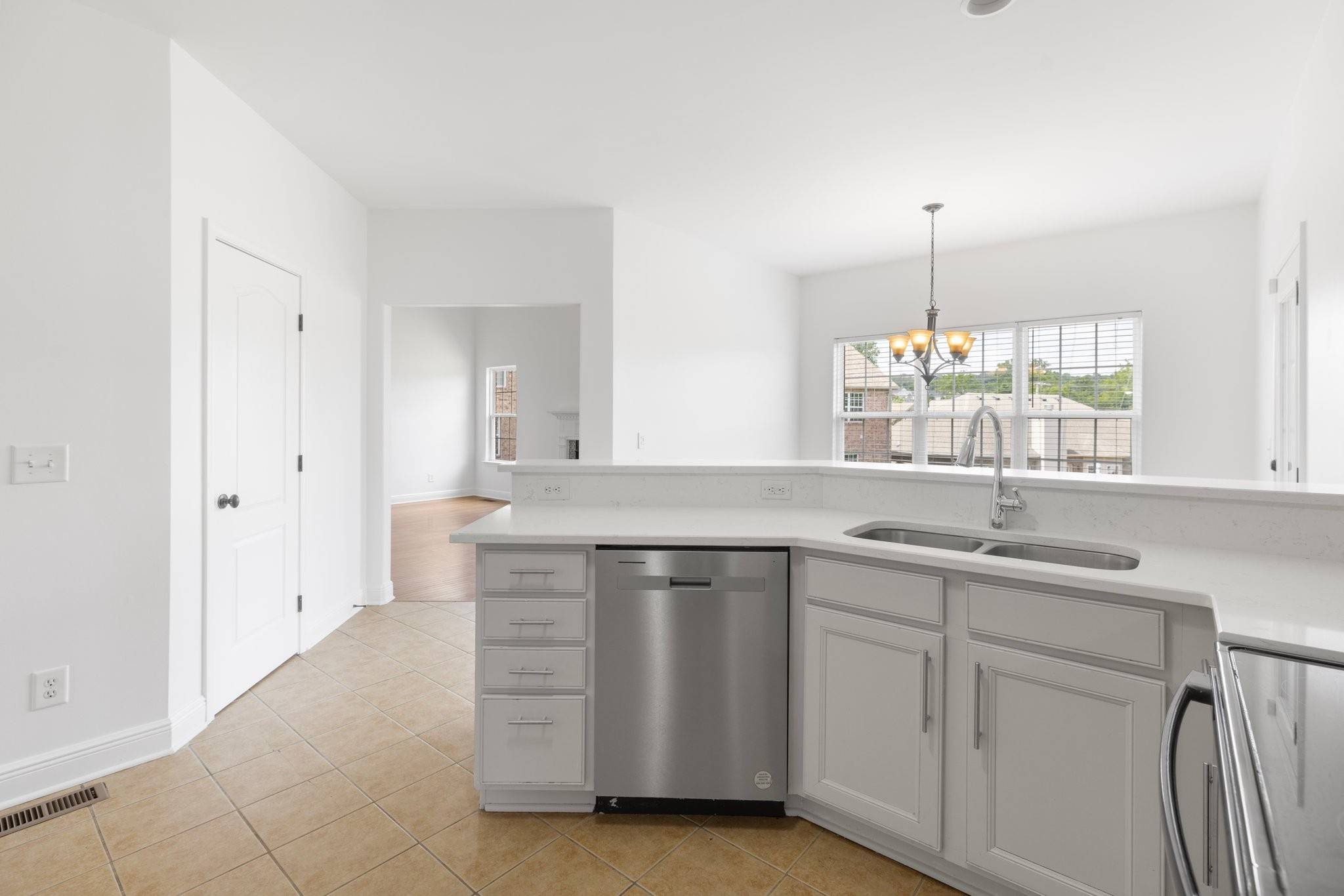 Antioch, TN 37013,705 Candy Apple Cv