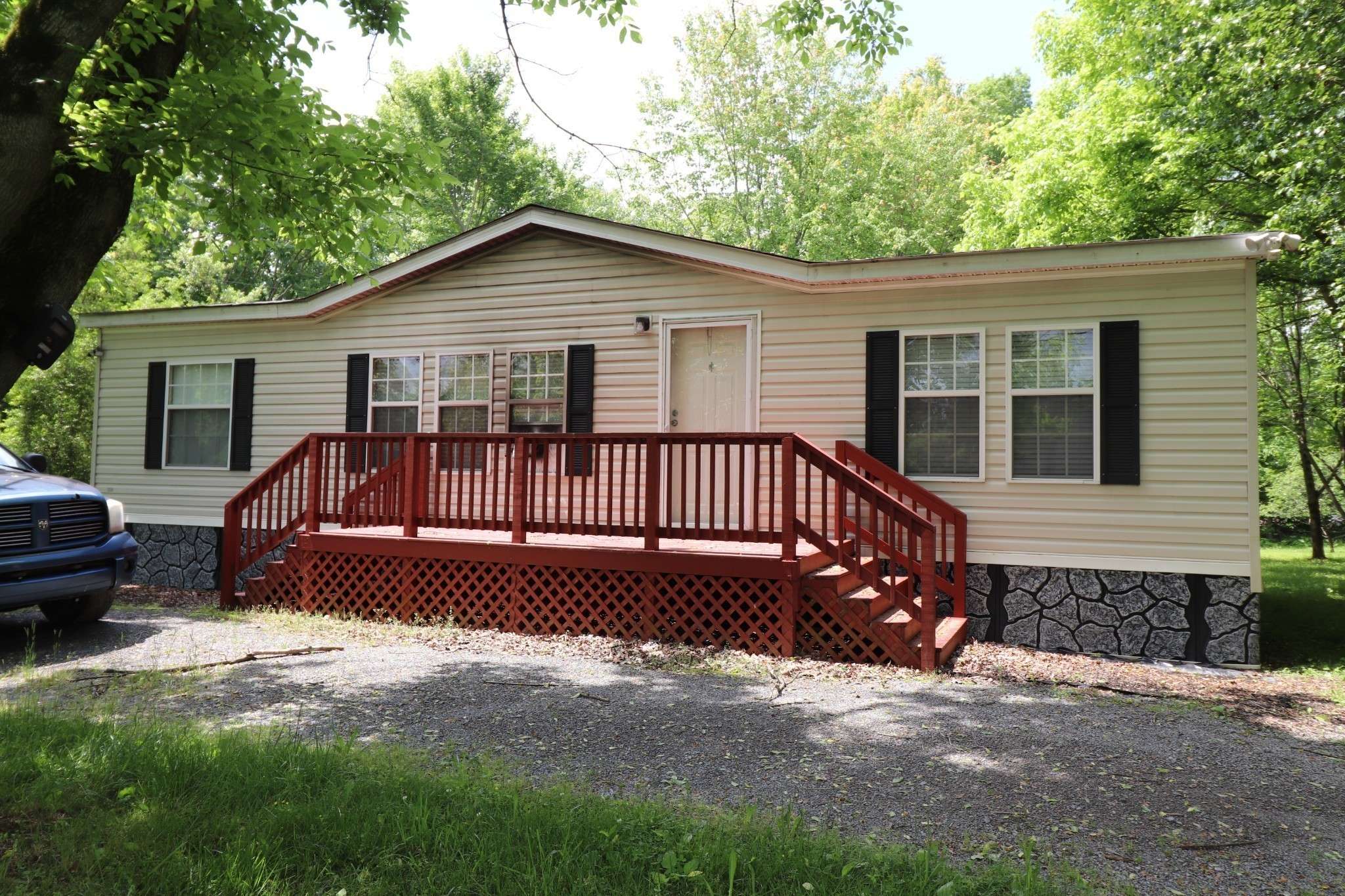 Lafayette, TN 37083,5 Sadlers Chapel Rd