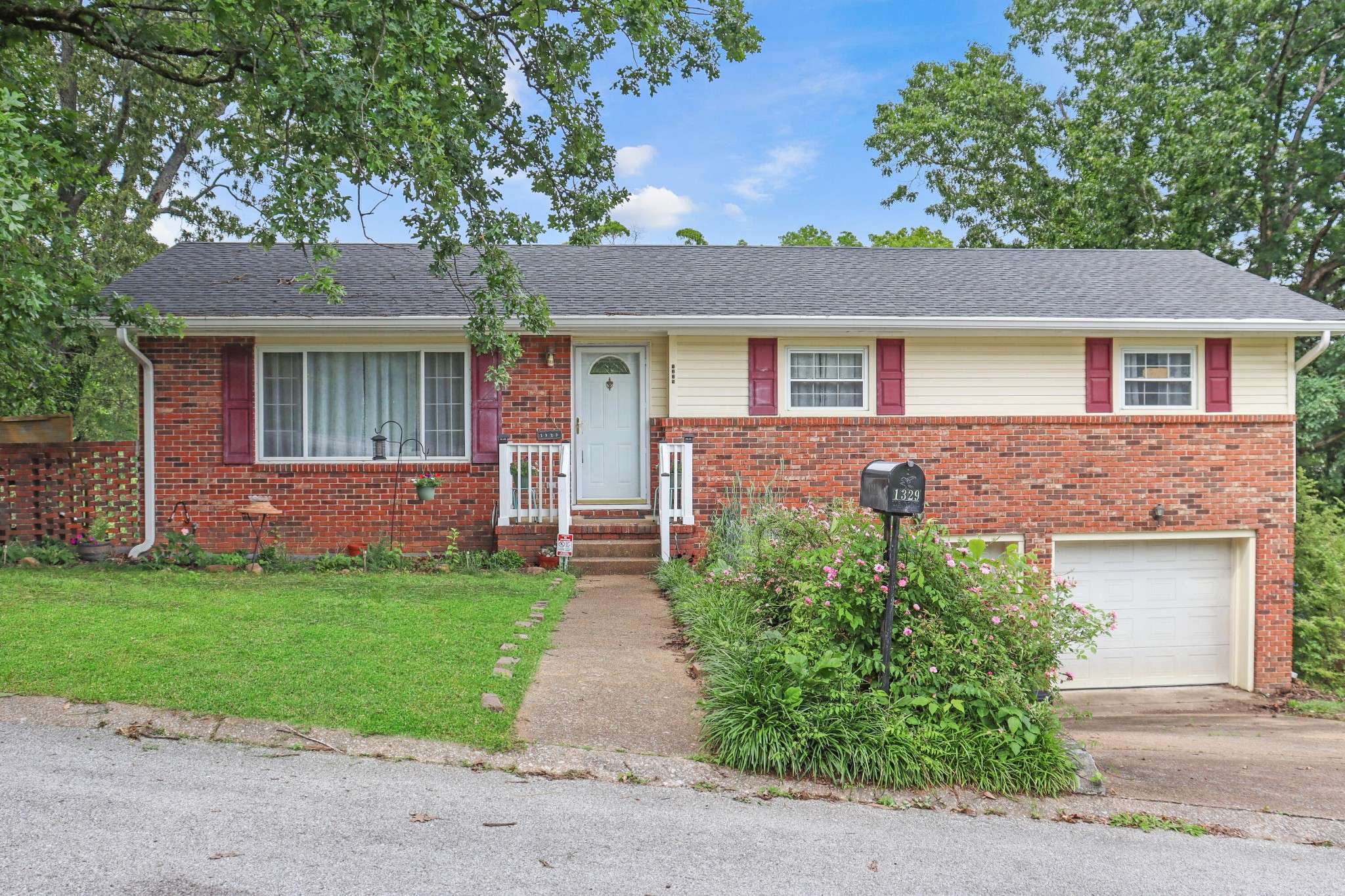 Hixson, TN 37343,1329 Clearpoint Drive