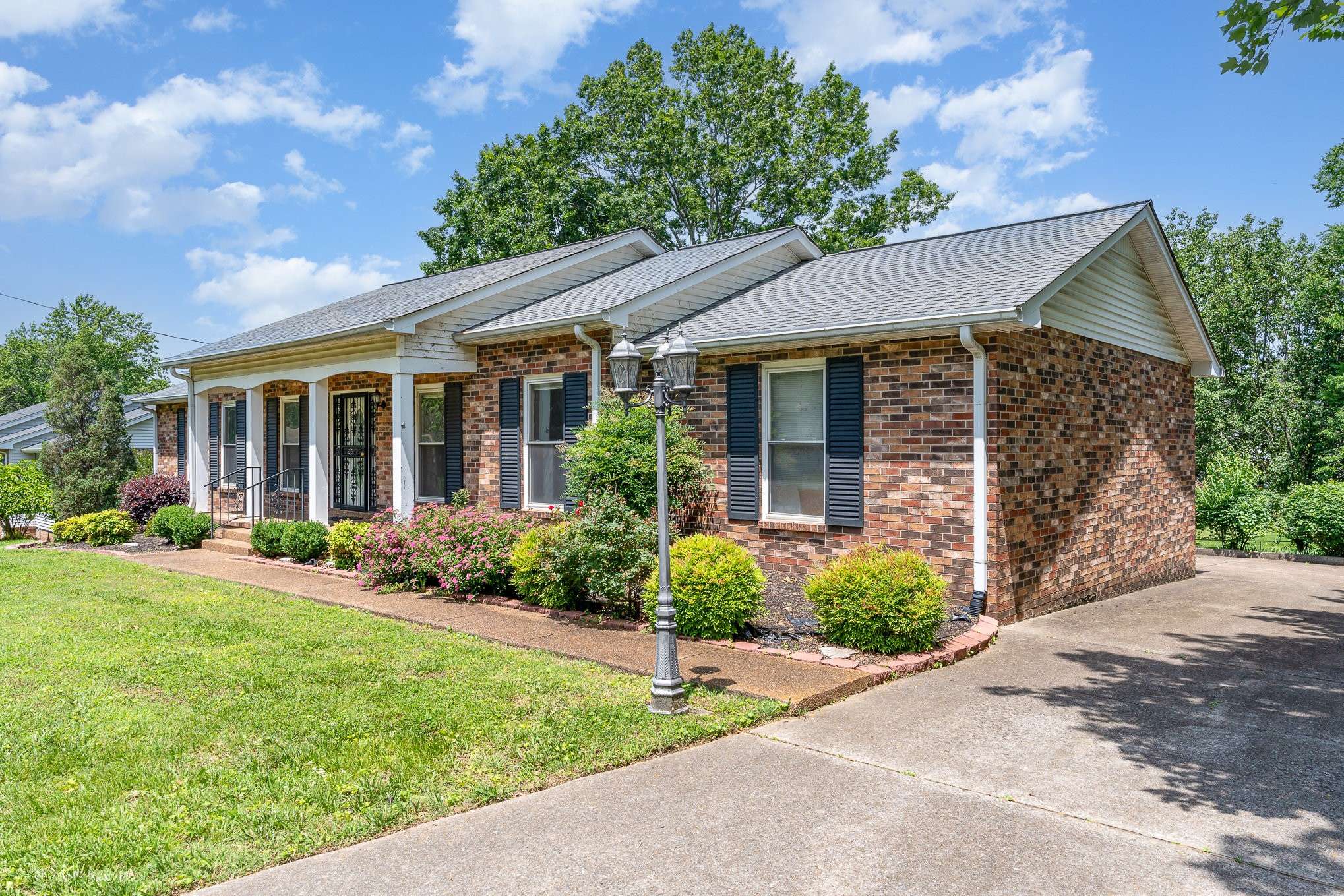 Nashville, TN 37217,3412 Meadowlake Ter