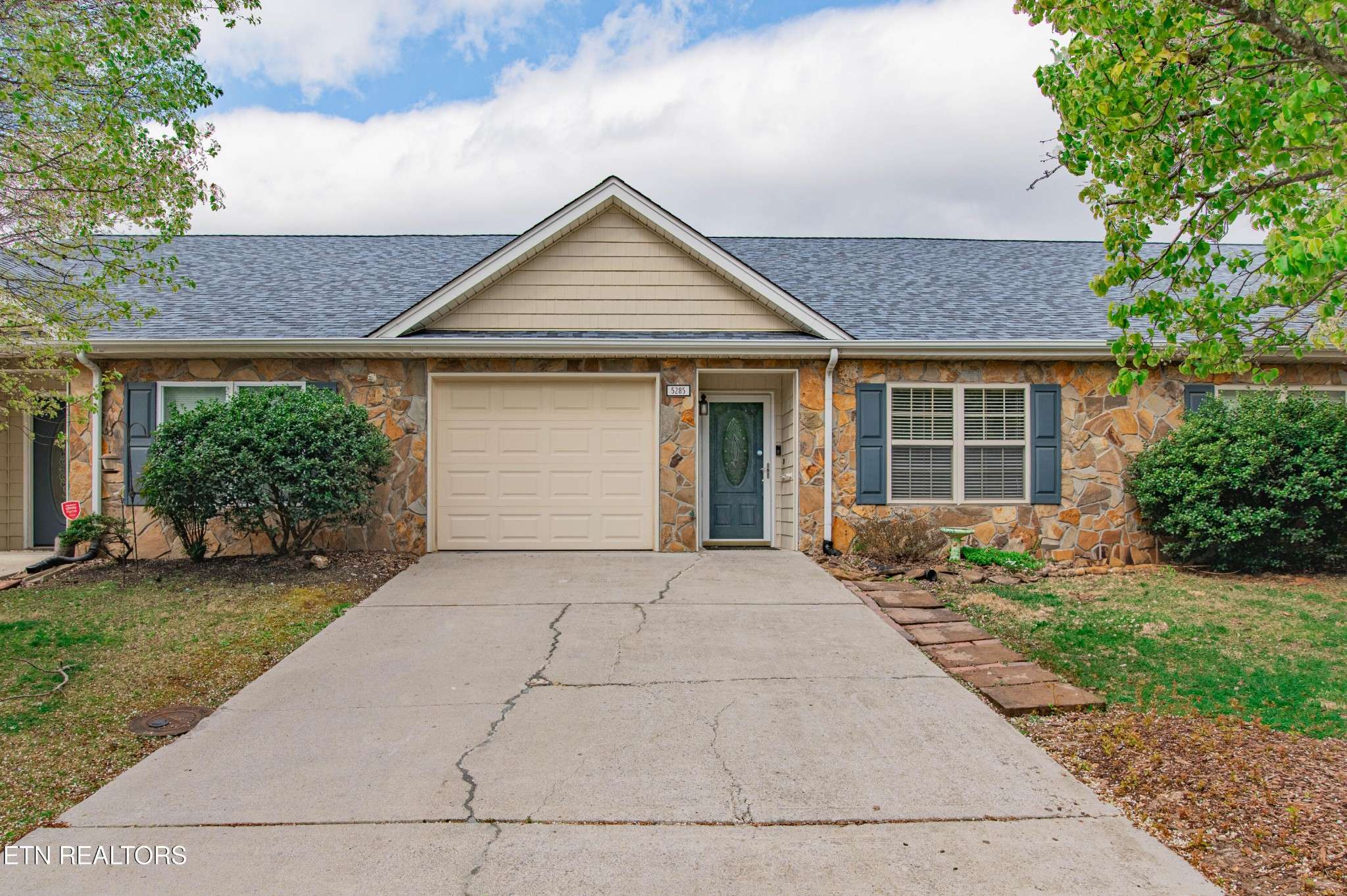 Knoxville, TN 37921,5285 Avery Woods Lane
