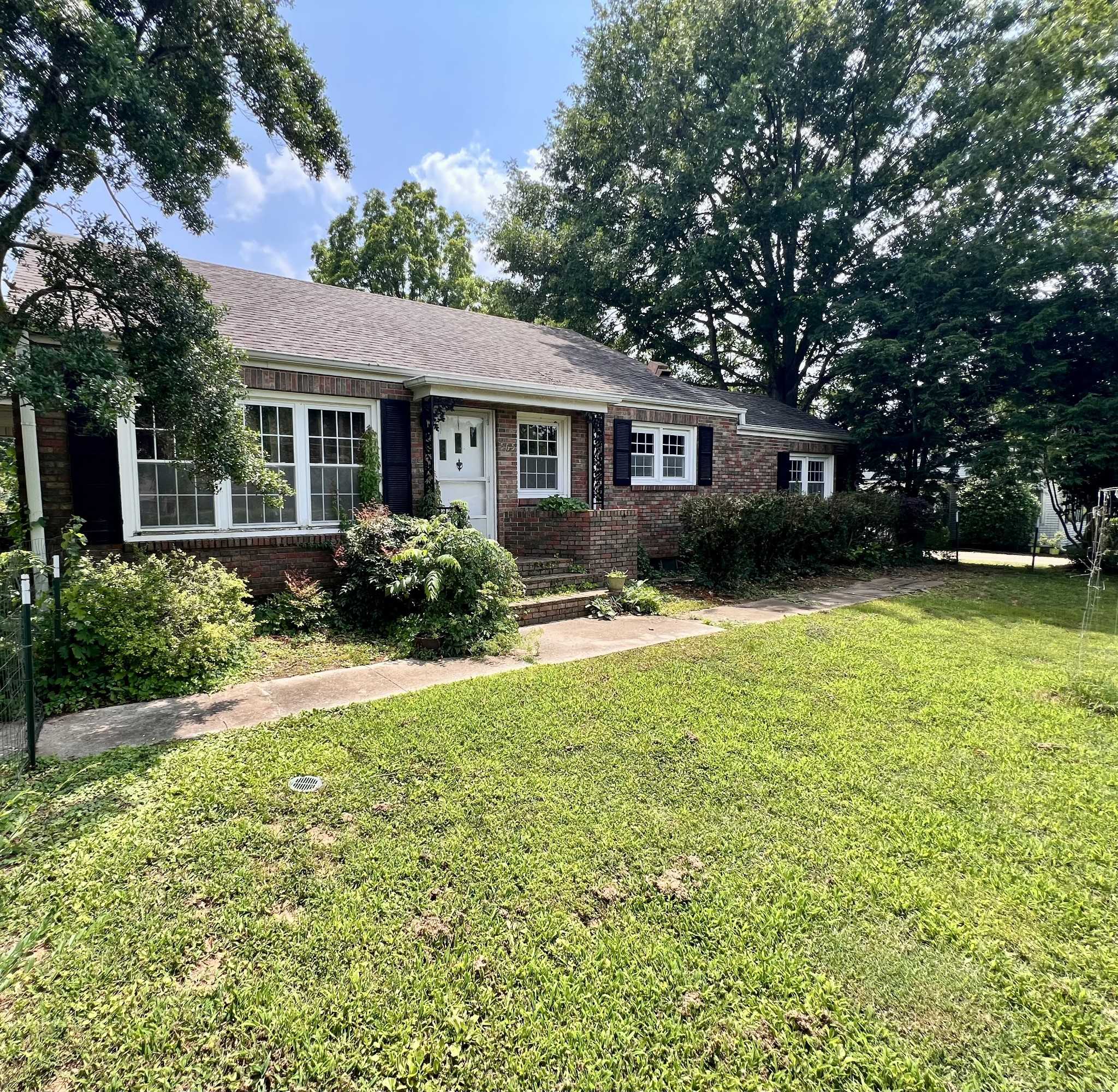 Pulaski, TN 38478,565 E College St