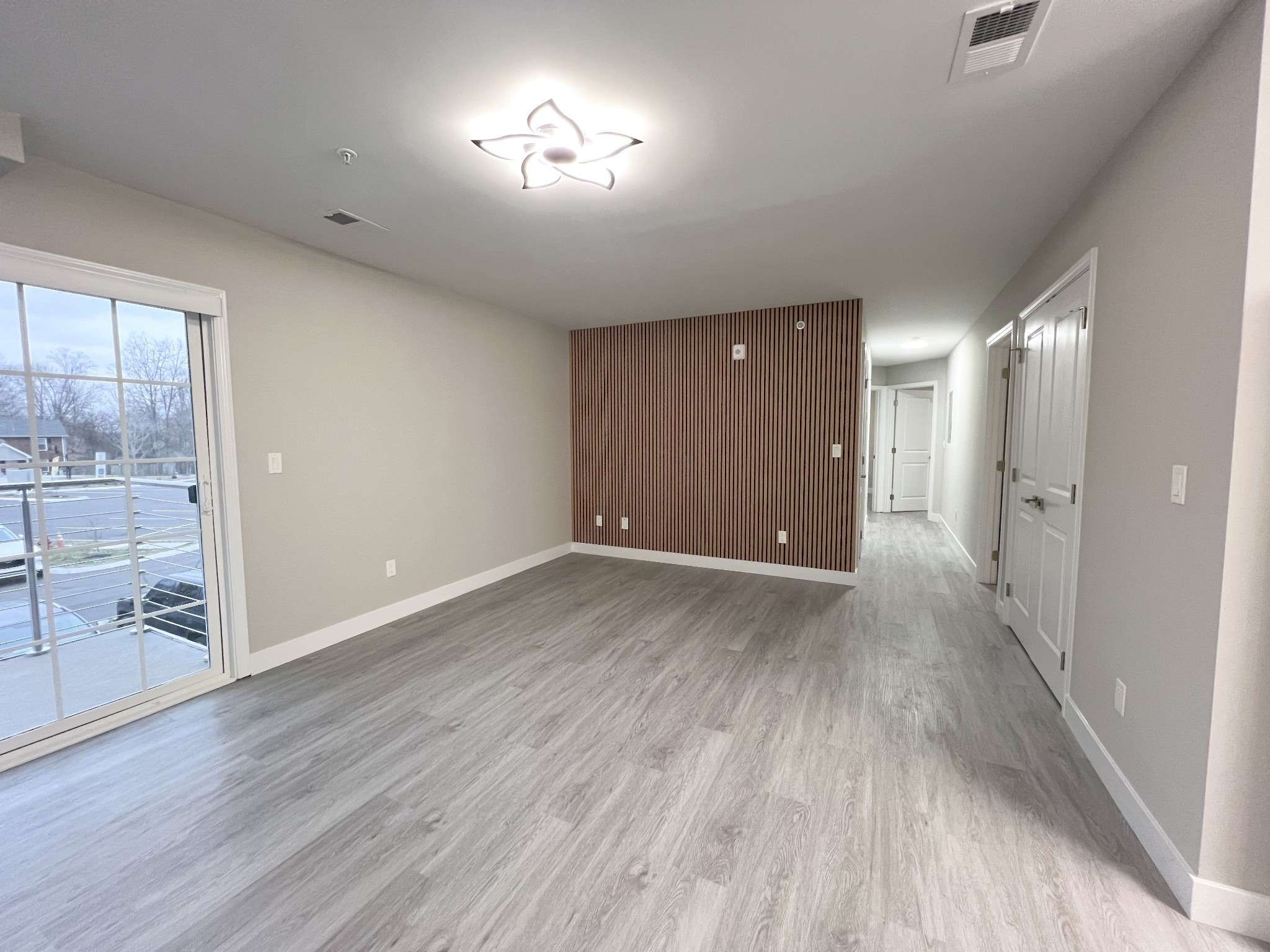 Clarksville, TN 37042,543 Peachers Mill Rd #213