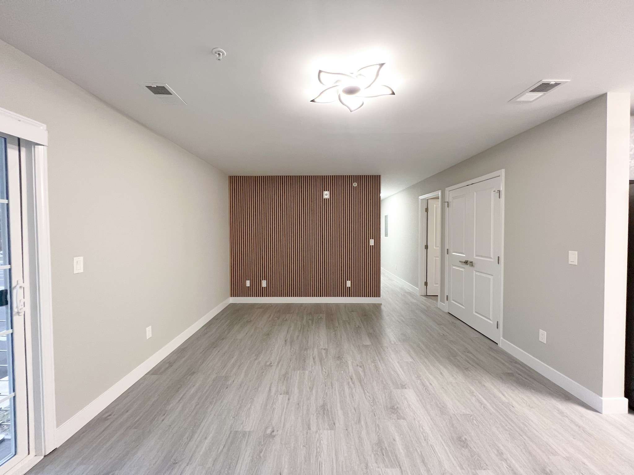 Clarksville, TN 37042,543 Peachers Mill Rd #213