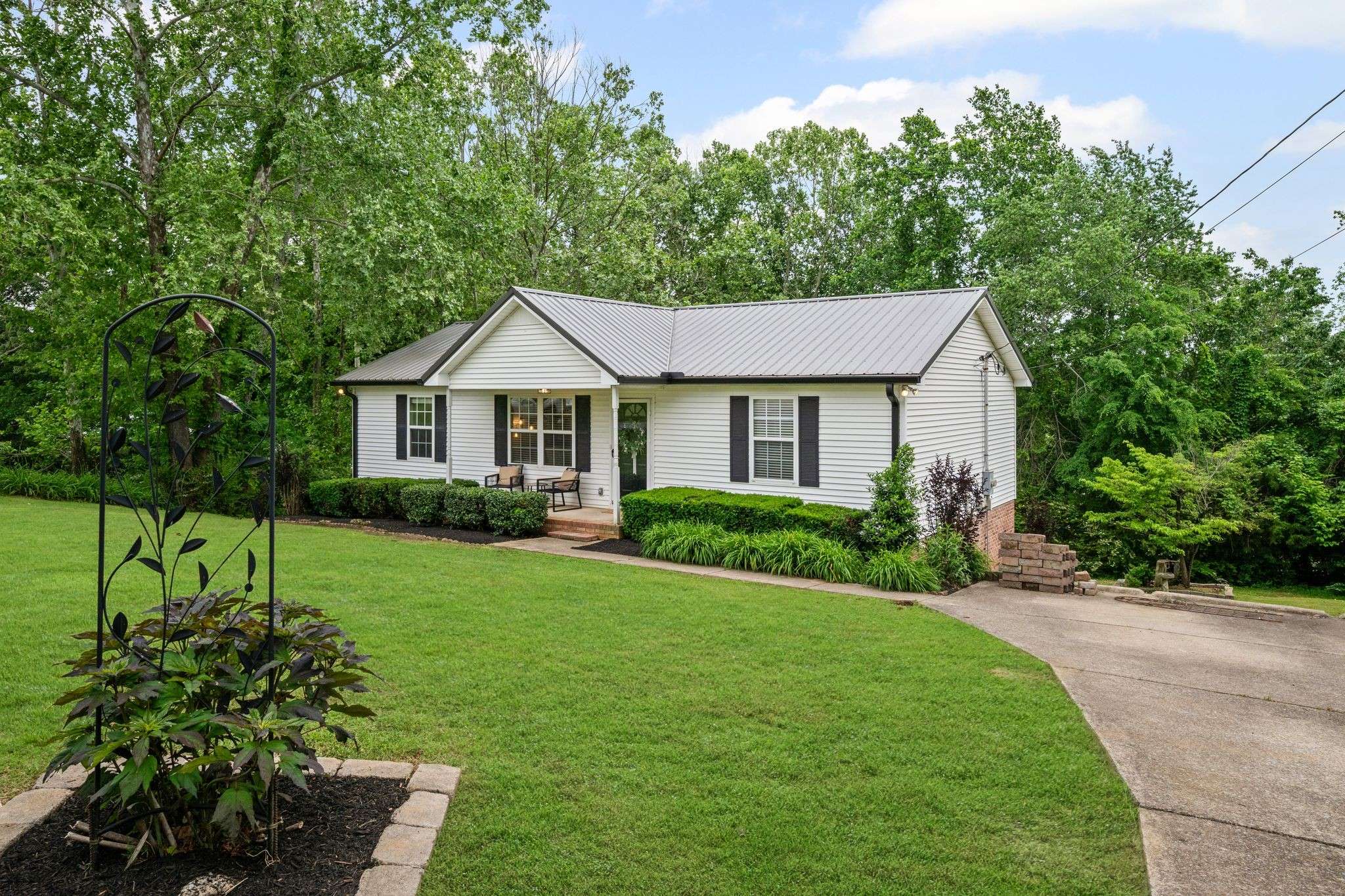 Charlotte, TN 37036,105 Cedarview Dr