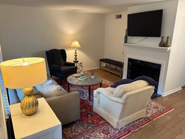 Nashville, TN 37215,3000 Hillsboro Pike #92