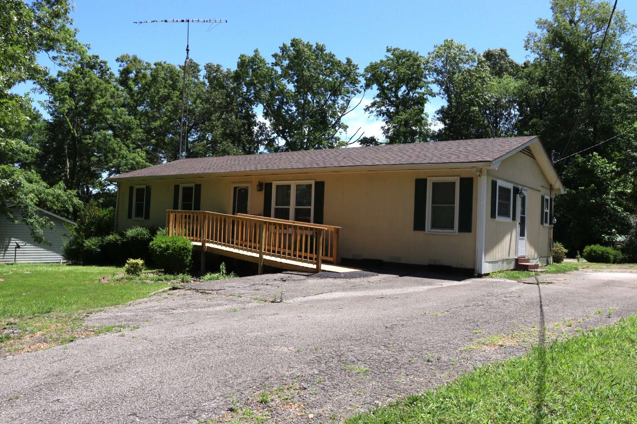 Paris, TN 38242,90 Laurel Ln