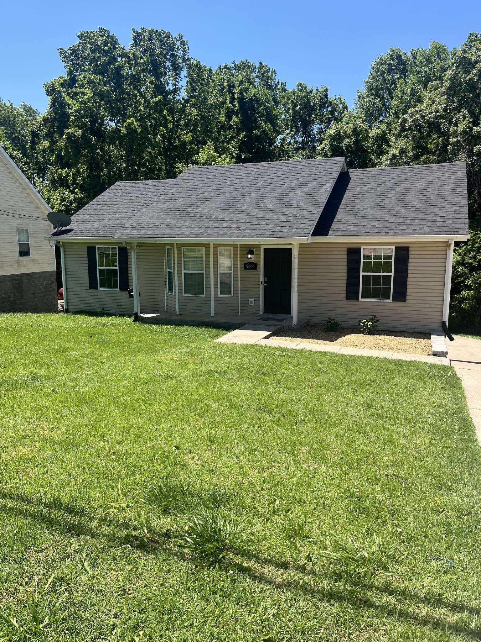 Clarksville, TN 37040,924 Granny White Rd