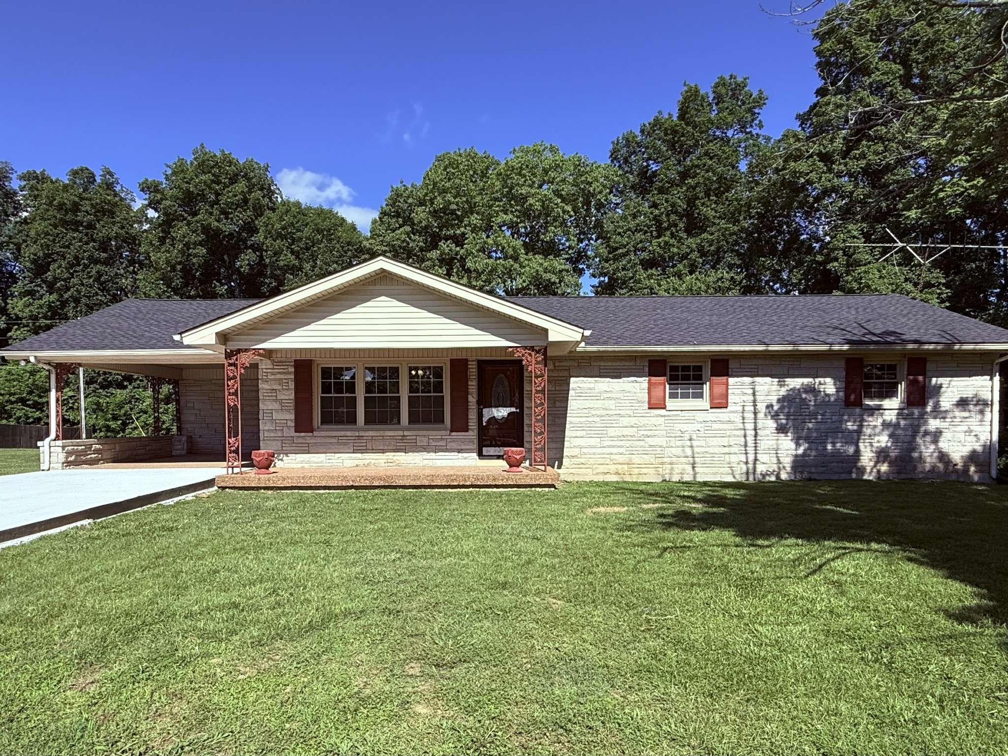 Lafayette, TN 37083,551 Maple Terrace