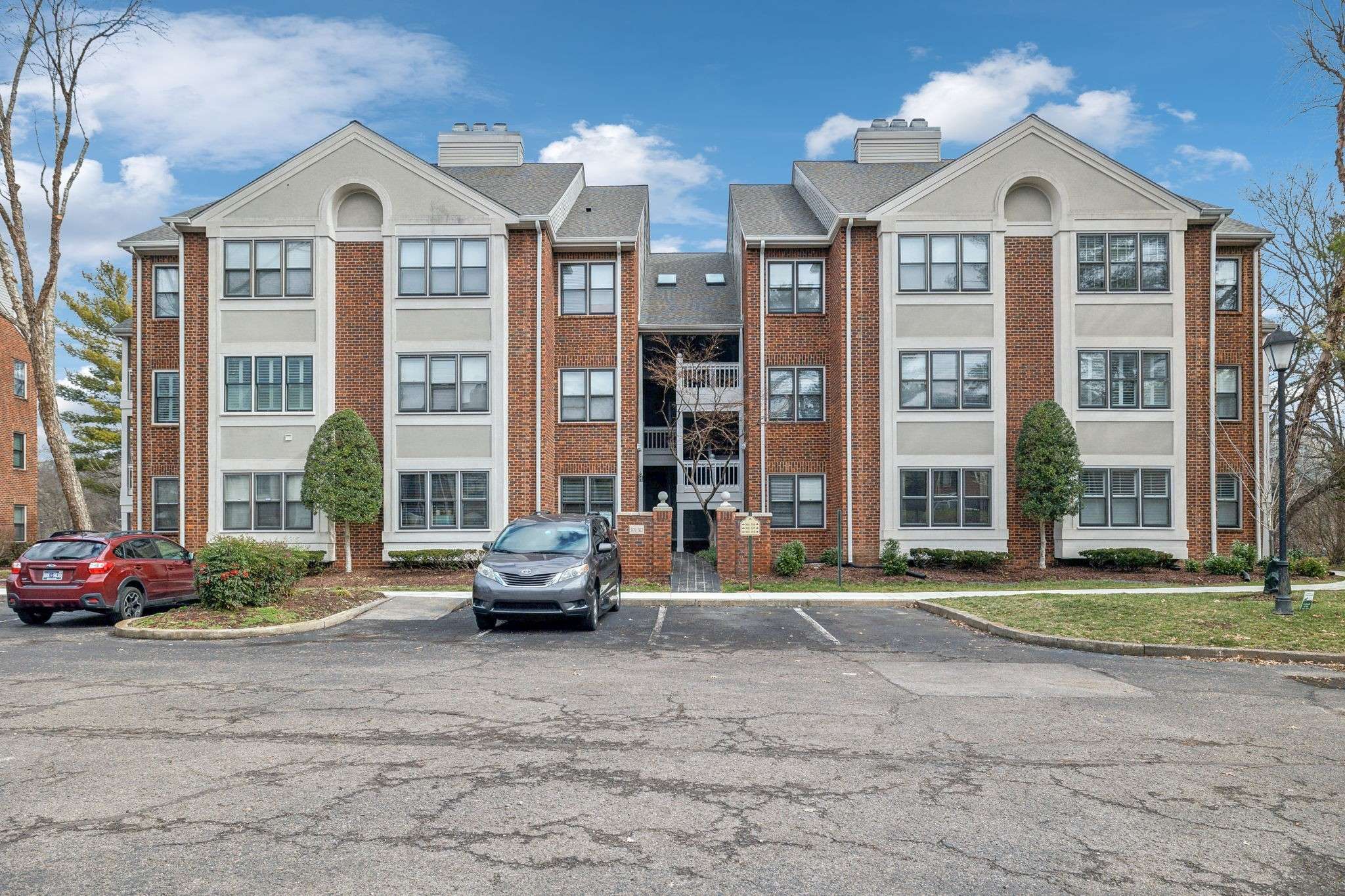 Nashville, TN 37215,307 Ashlawn Ct #307