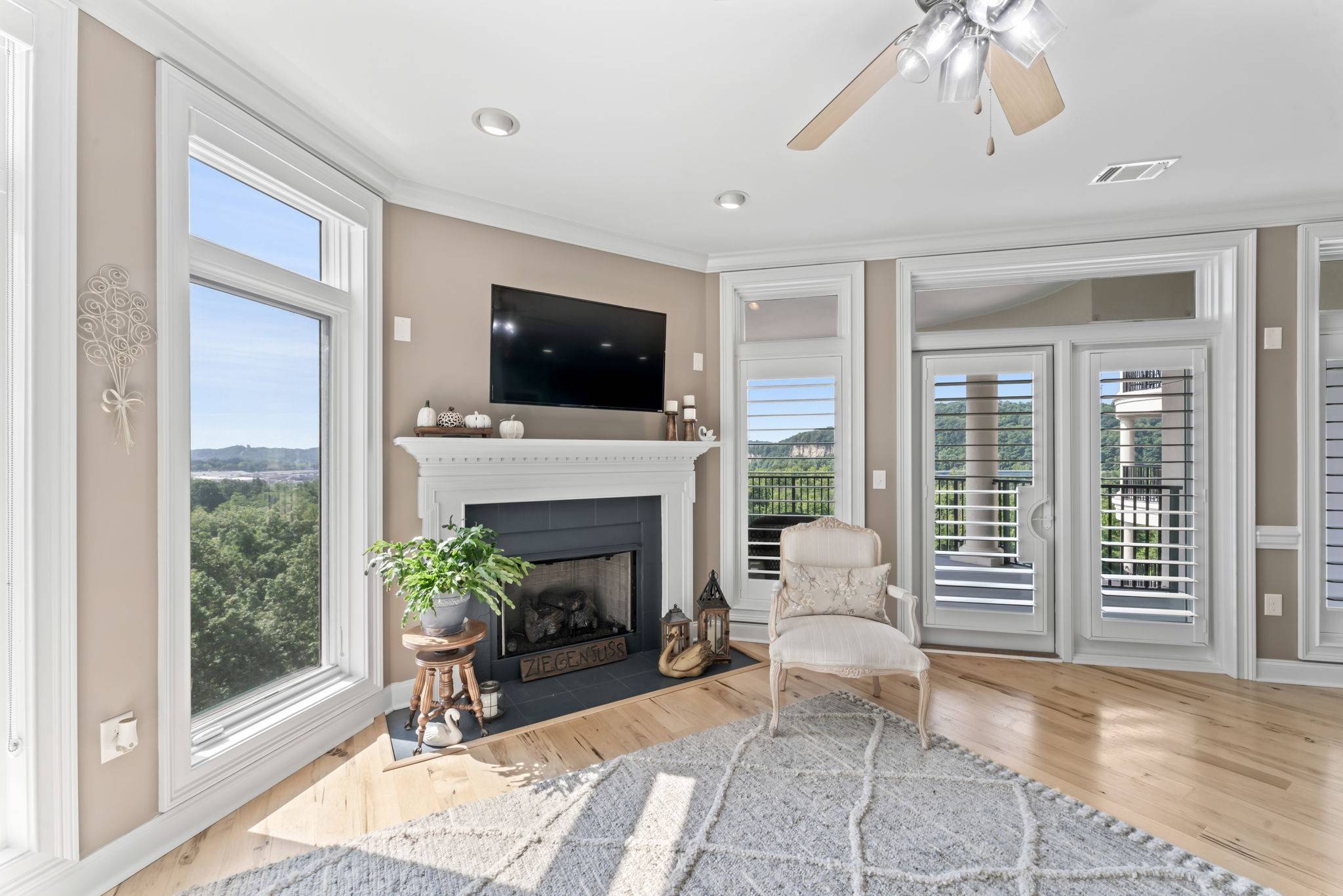 Ashland City, TN 37015,400 Warioto Way #905