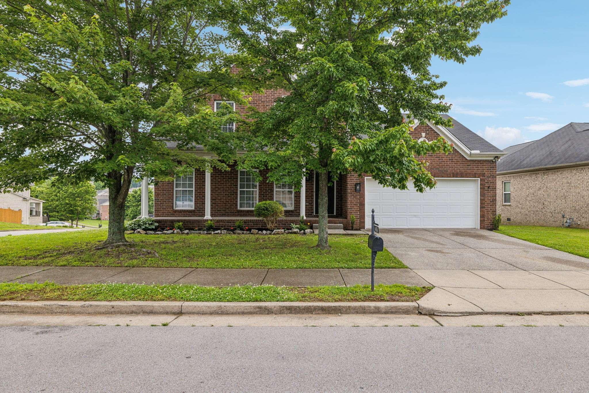 Antioch, TN 37013,6443 Sunnywood Dr