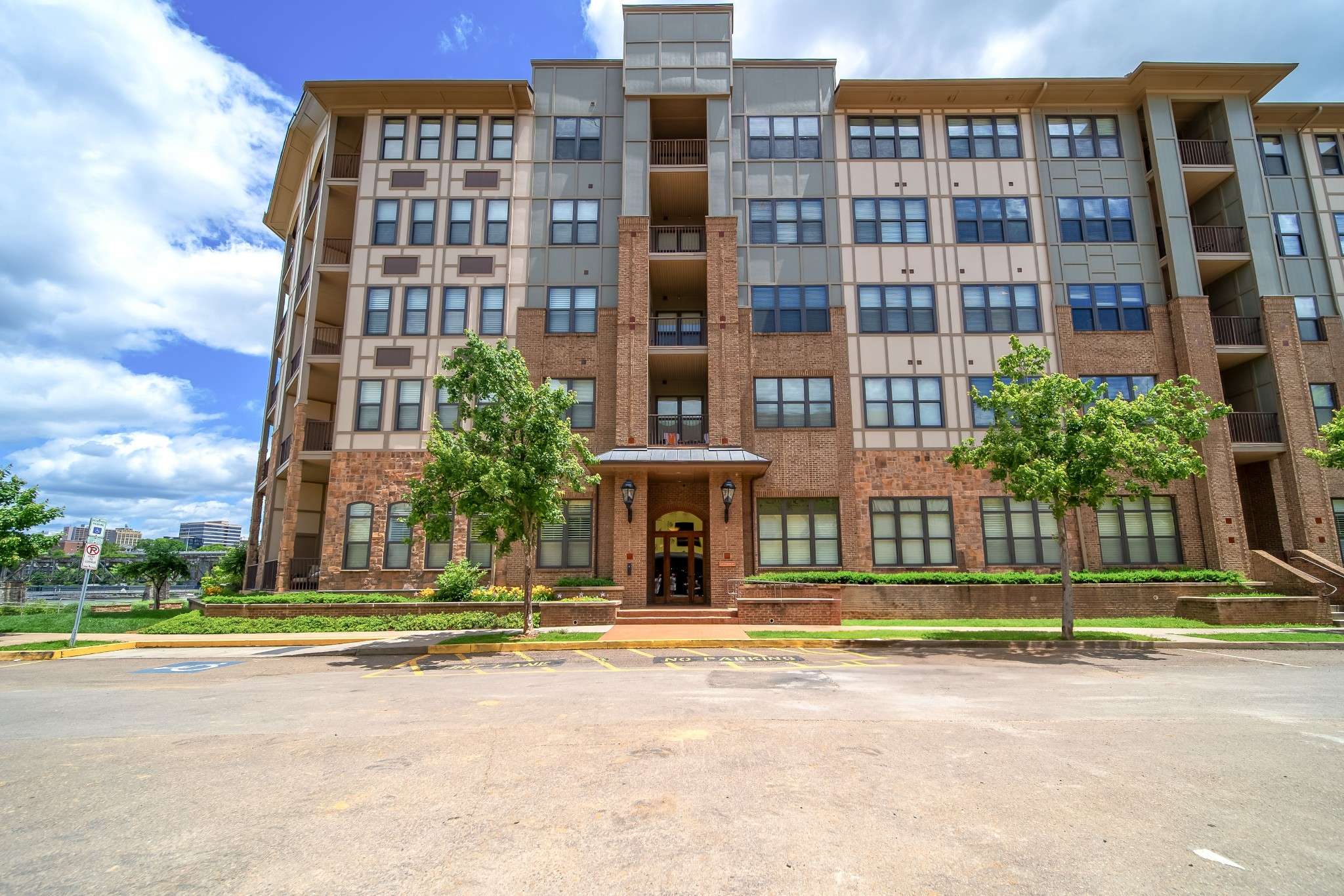 Knoxville, TN 37920,445 W Blount Ave #213