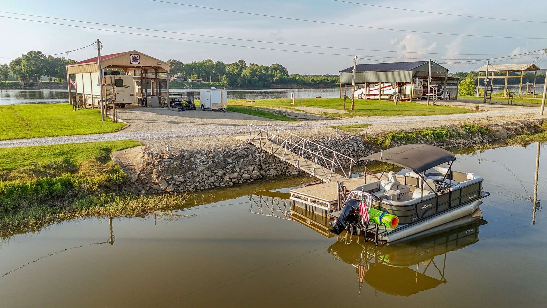 Clifton, TN 38425,1139 River Front Dr