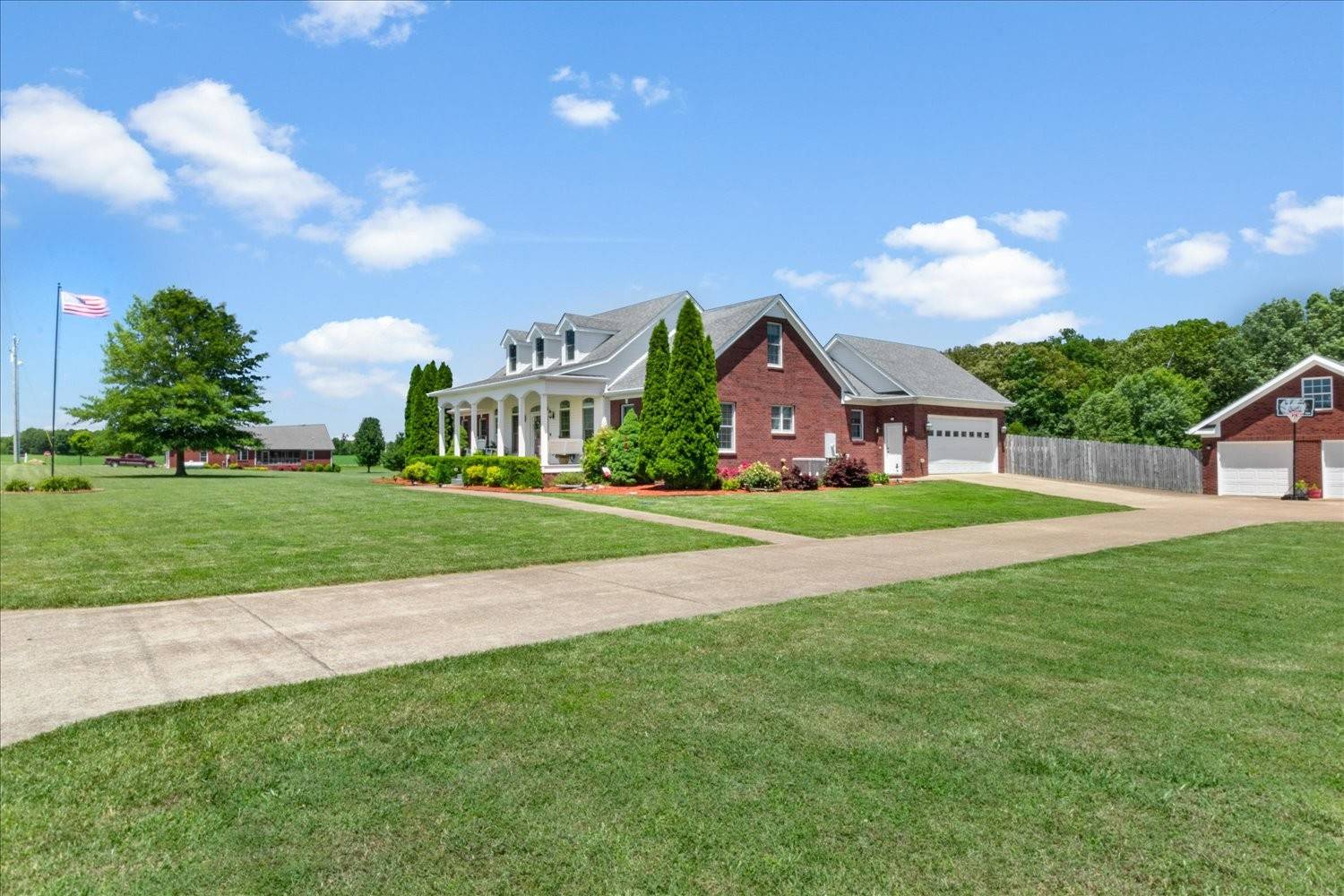 Lawrenceburg, TN 38464,95 Country Ln