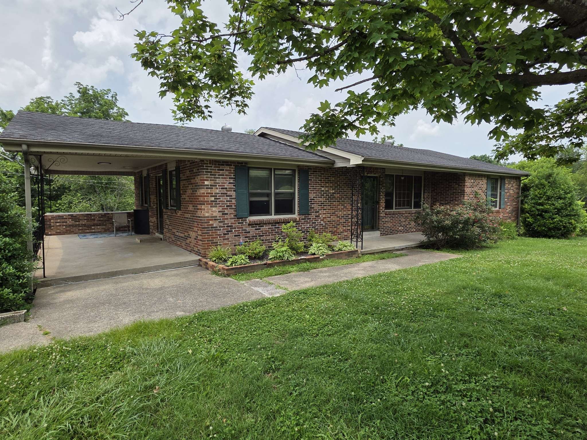 White Bluff, TN 37187,1107 Taylor Town Rd