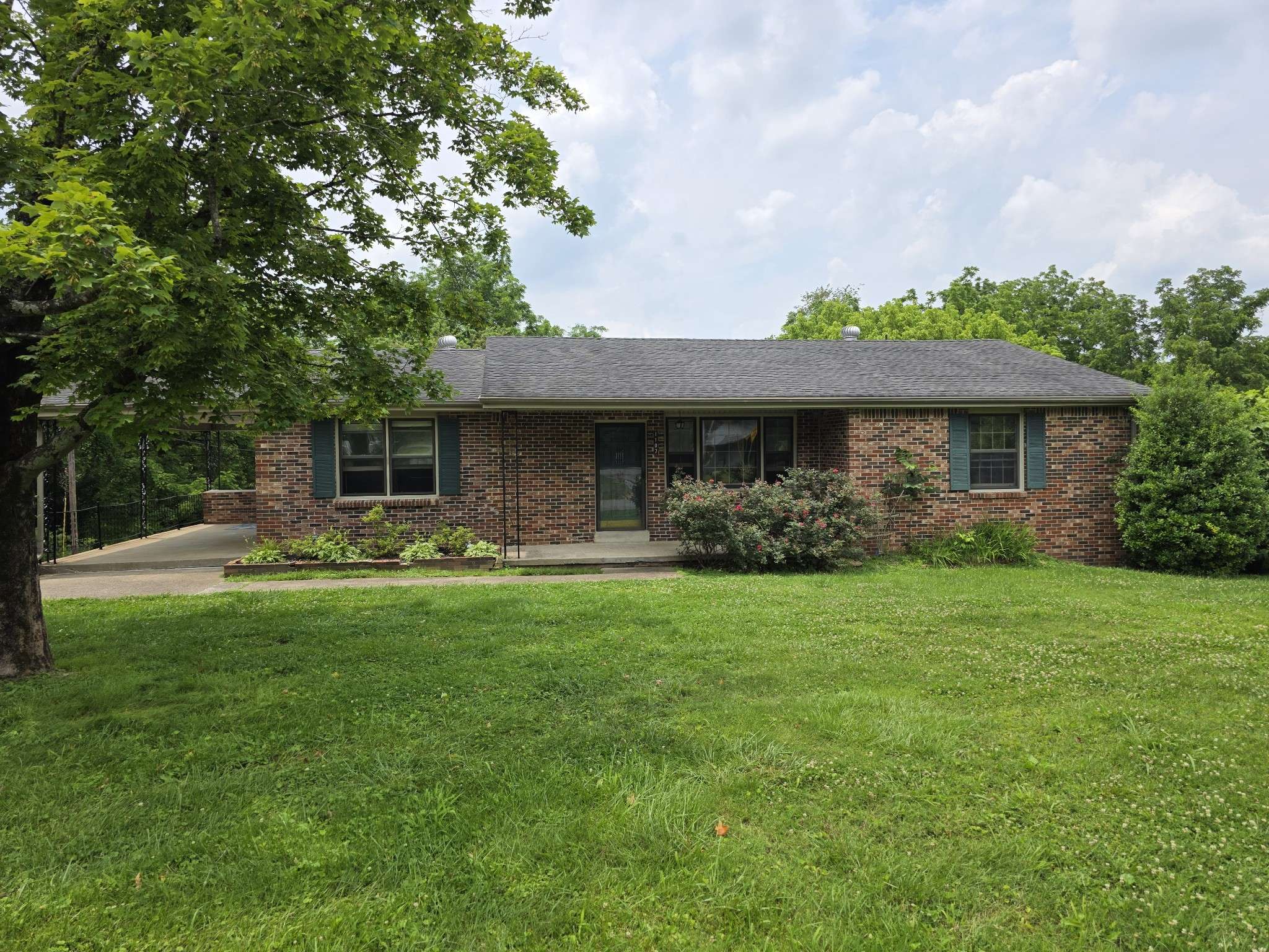 White Bluff, TN 37187,1107 Taylor Town Rd