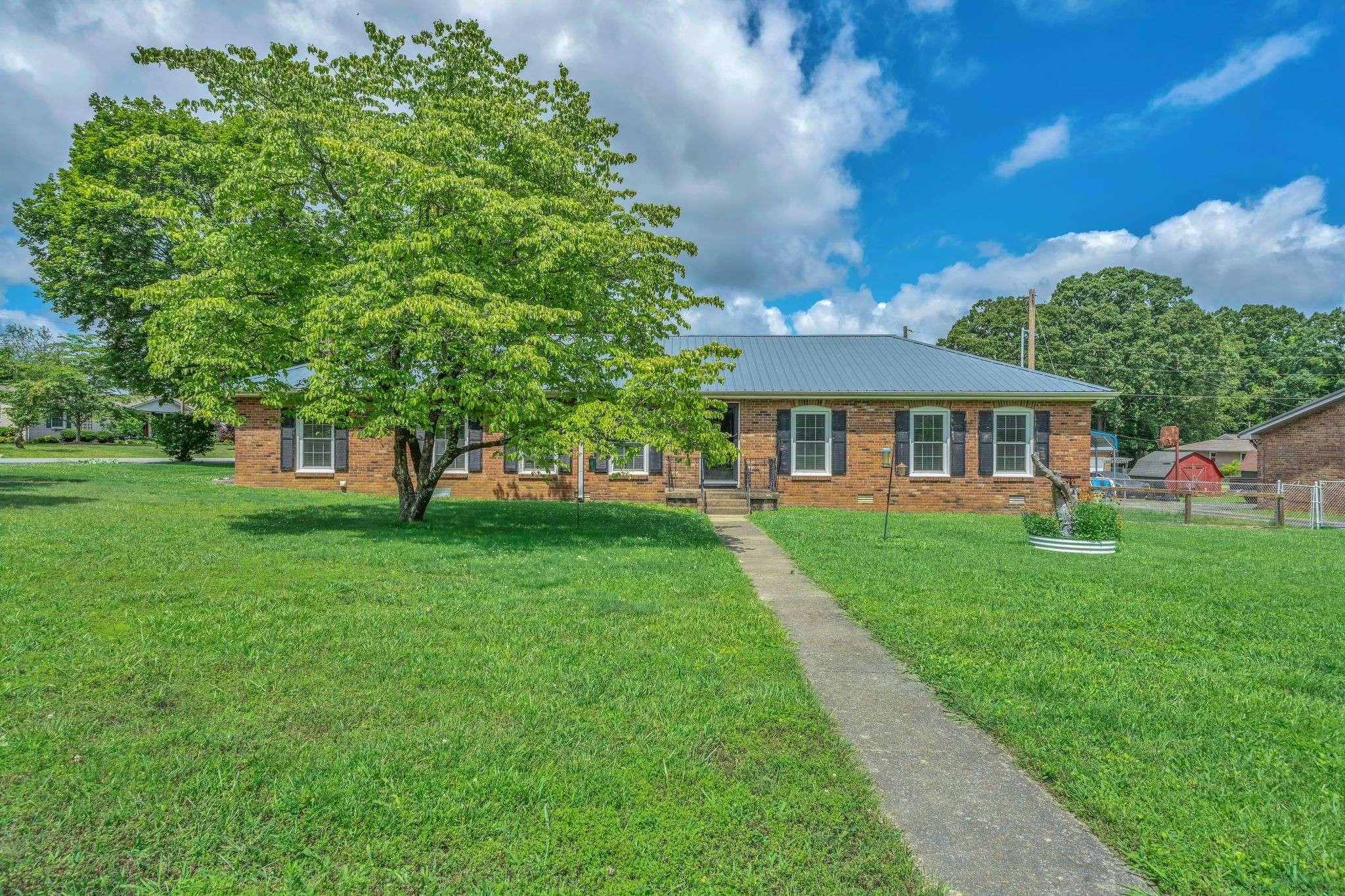 Dickson, TN 37055,208 Royal Oak Dr