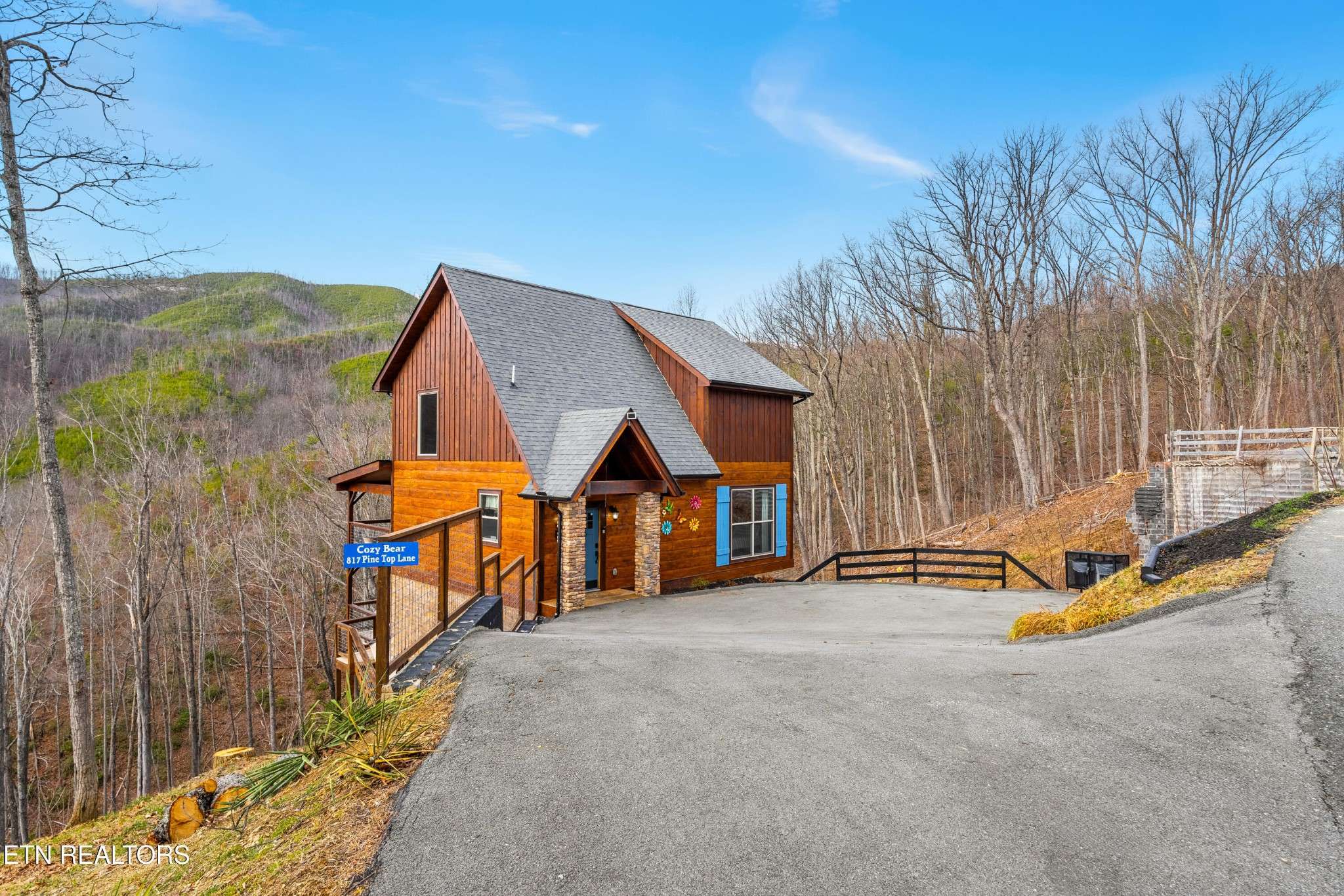 Gatlinburg, TN 37738,817 Pine Top Lane