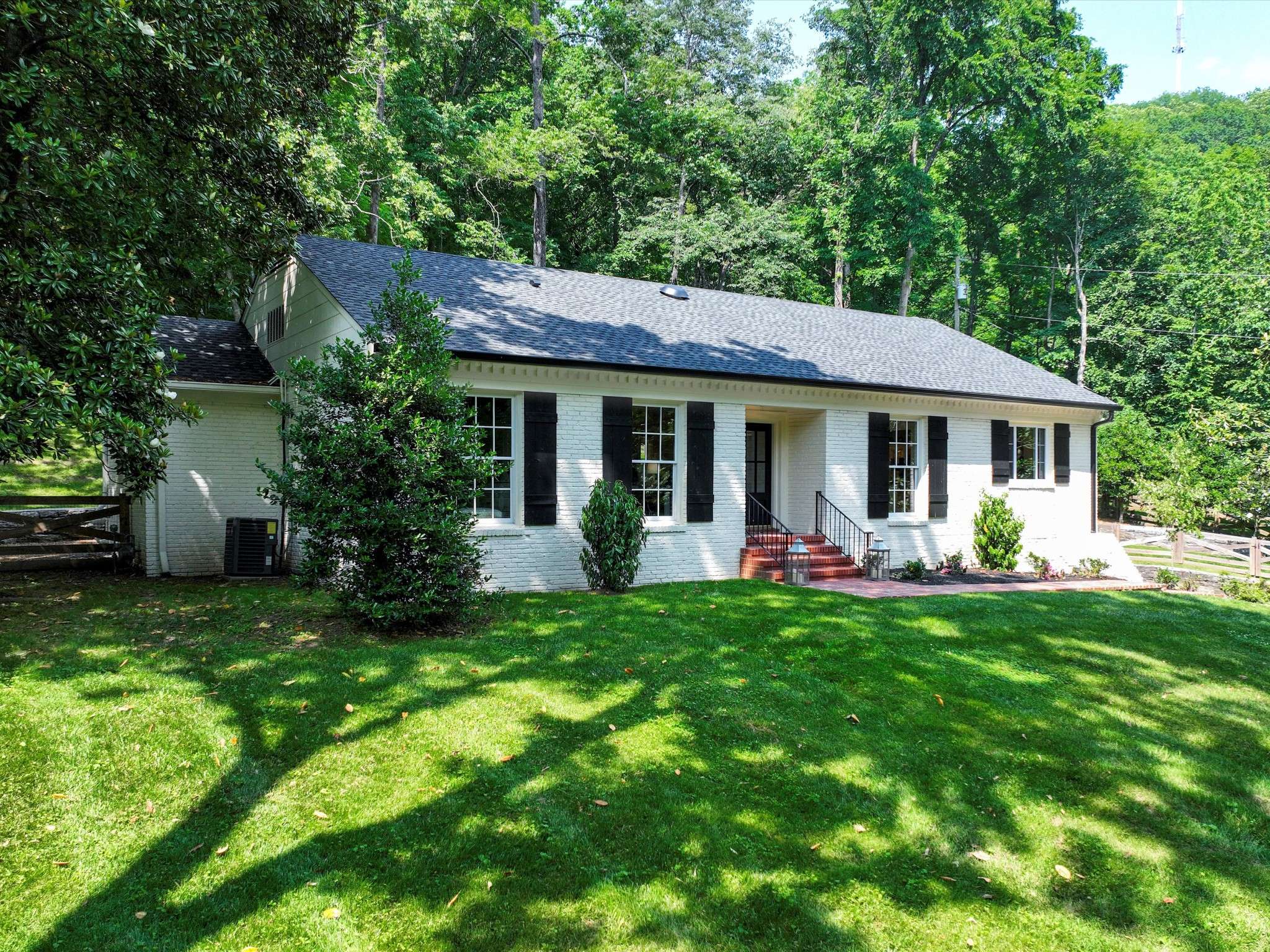 Nashville, TN 37215,6005 Andover Dr