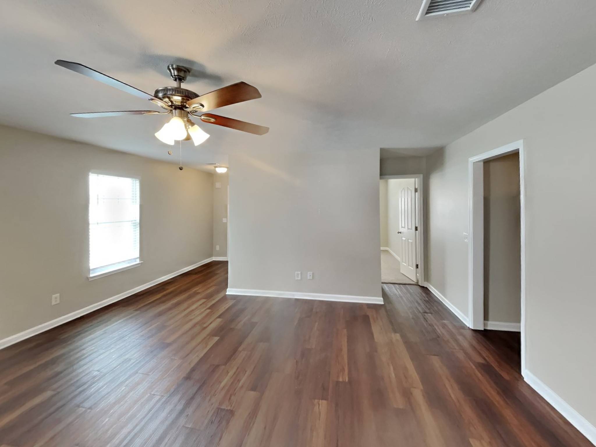 La Vergne, TN 37086,323 Sarna Dr