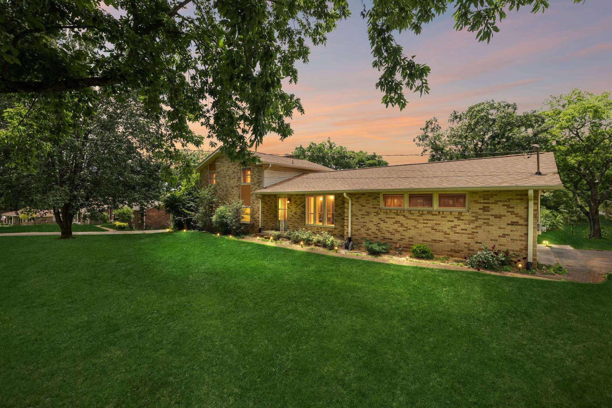 Hendersonville, TN 37075,230 Riverwood Dr