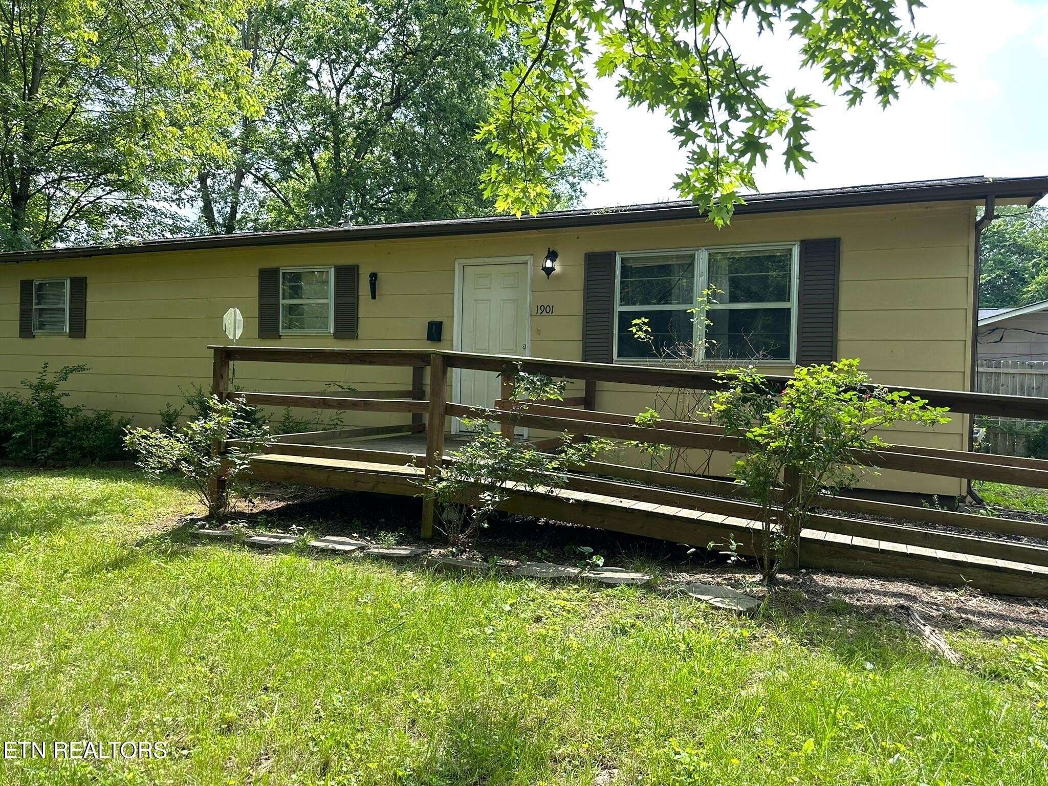 Knoxville, TN 37912,1901 Bradshaw Garden Rd