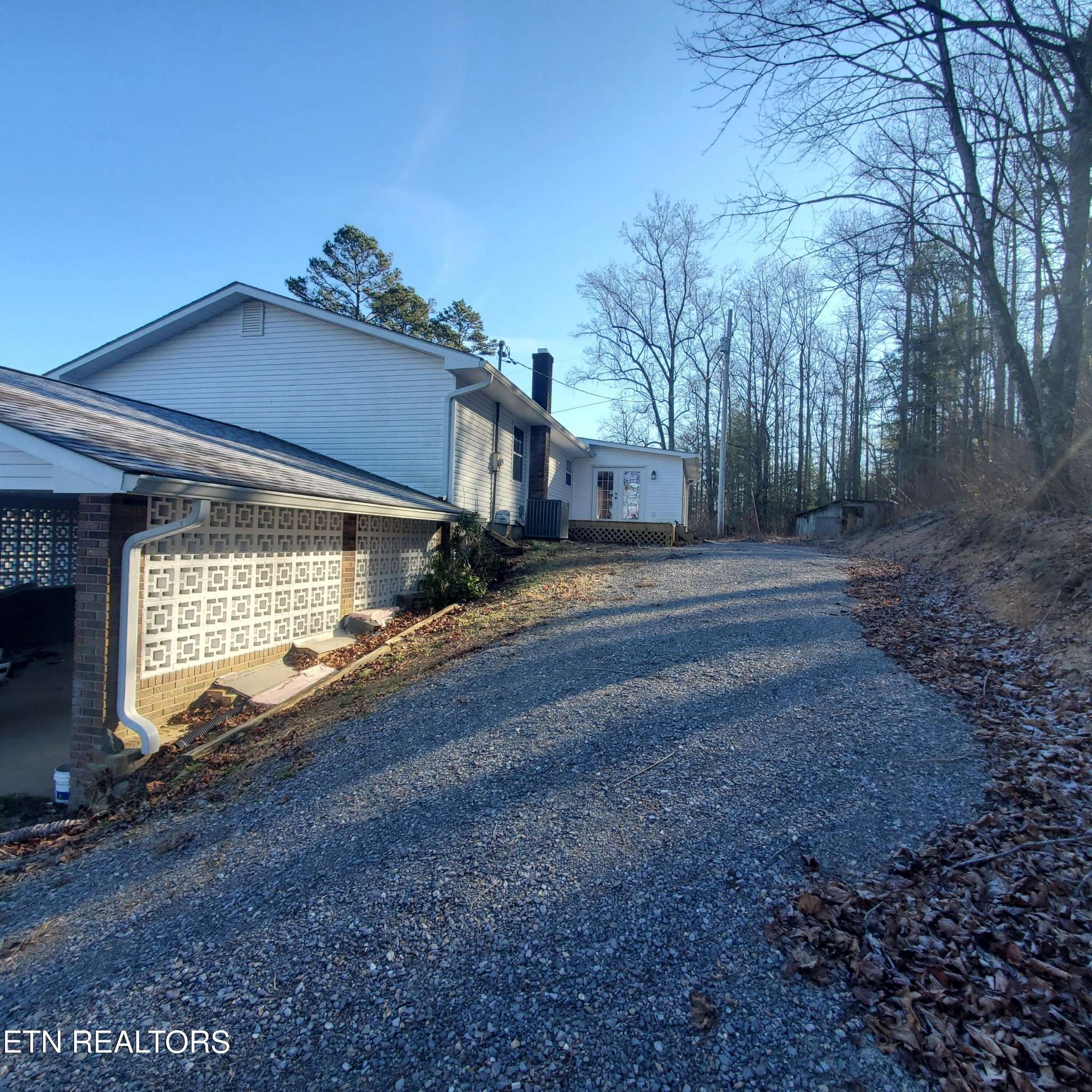 Wartburg, TN 37887,1522 Knoxville Hwy