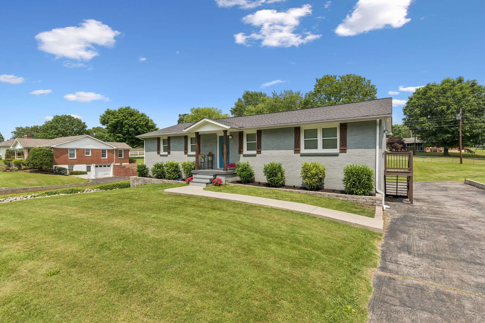 Dickson, TN 37055,307 S Hummingbird Ln