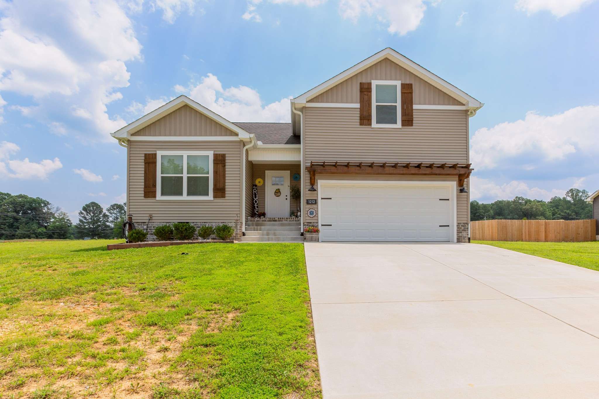 Greenbrier, TN 37073,1212 Angus Way