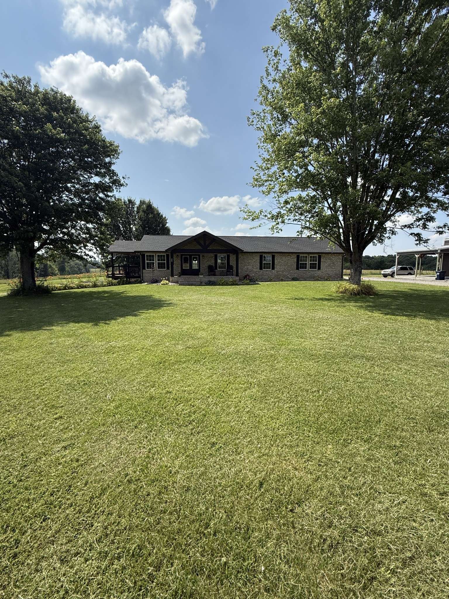 Lafayette, TN 37083,285 Shrum Ln