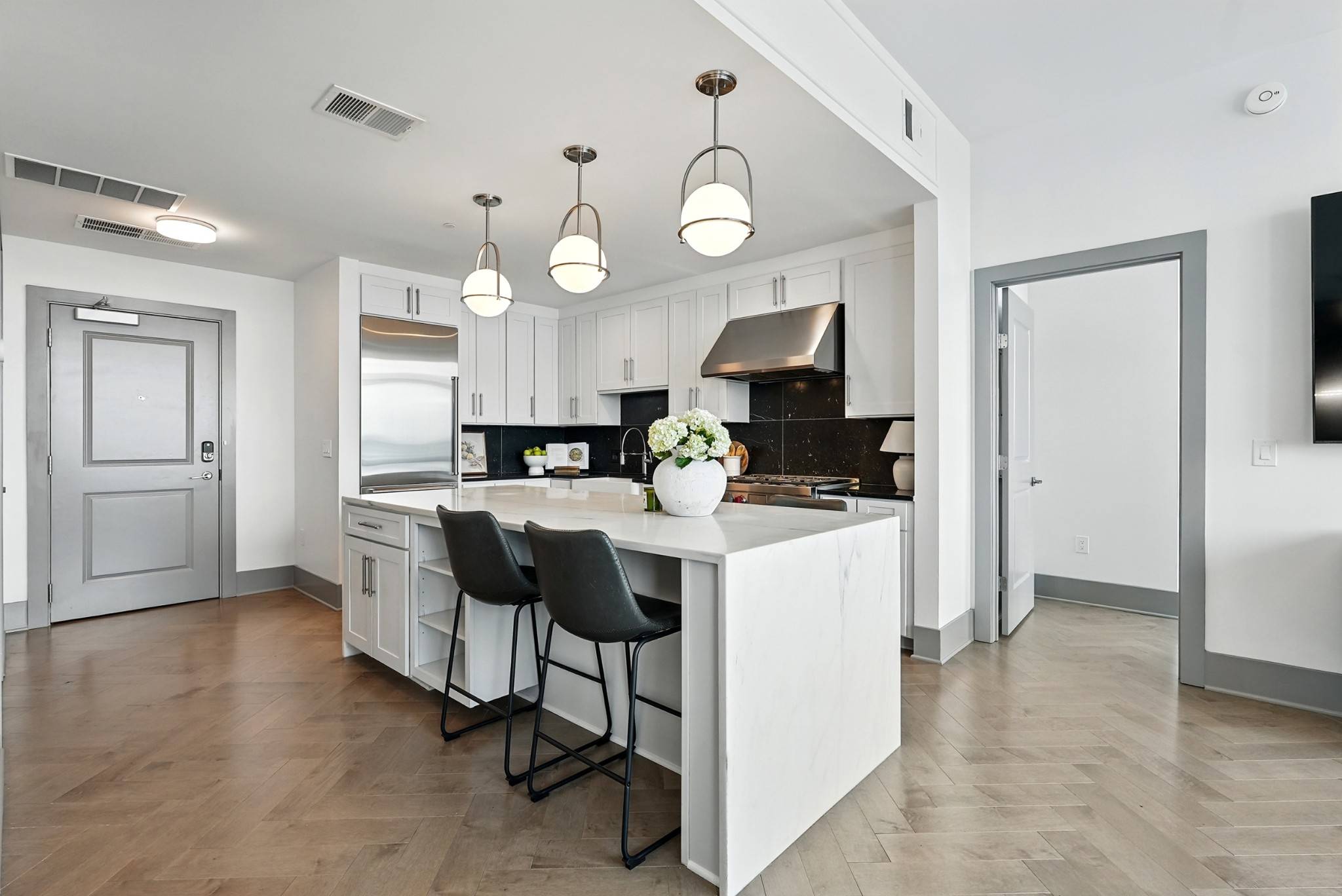 Nashville, TN 37203,1616 West End Ave #1611