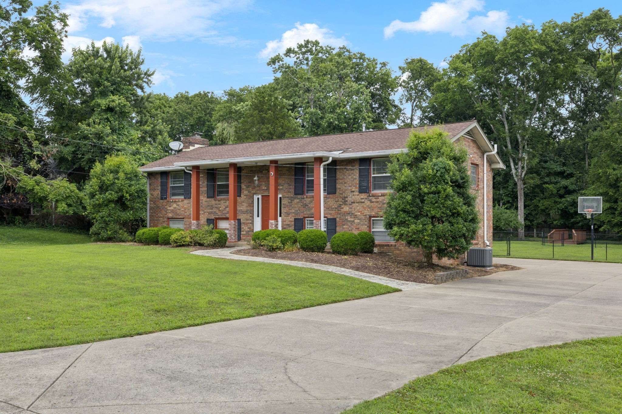 Hendersonville, TN 37075,219 Island Dr