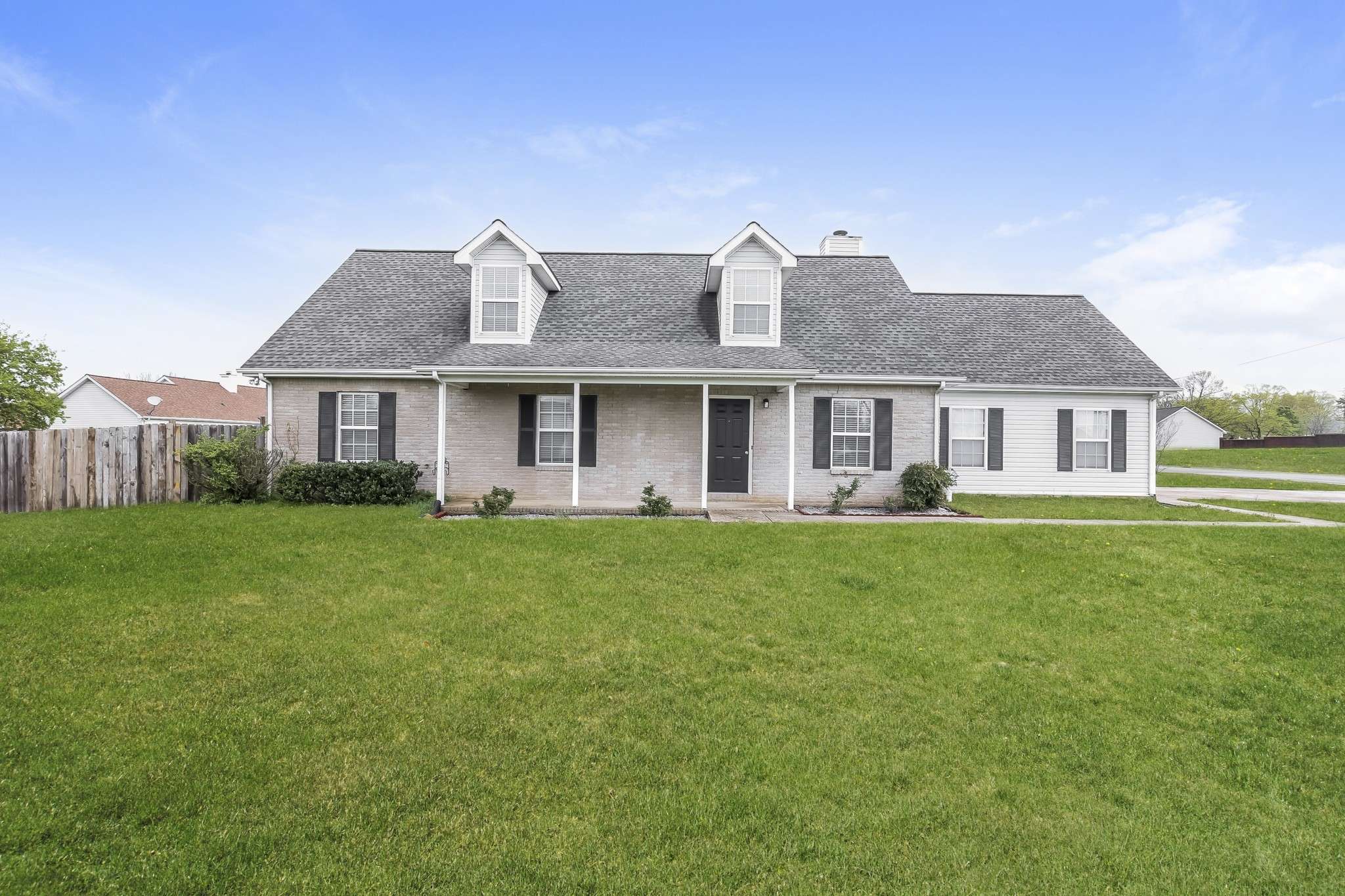 La Vergne, TN 37086,2502 Moore Way