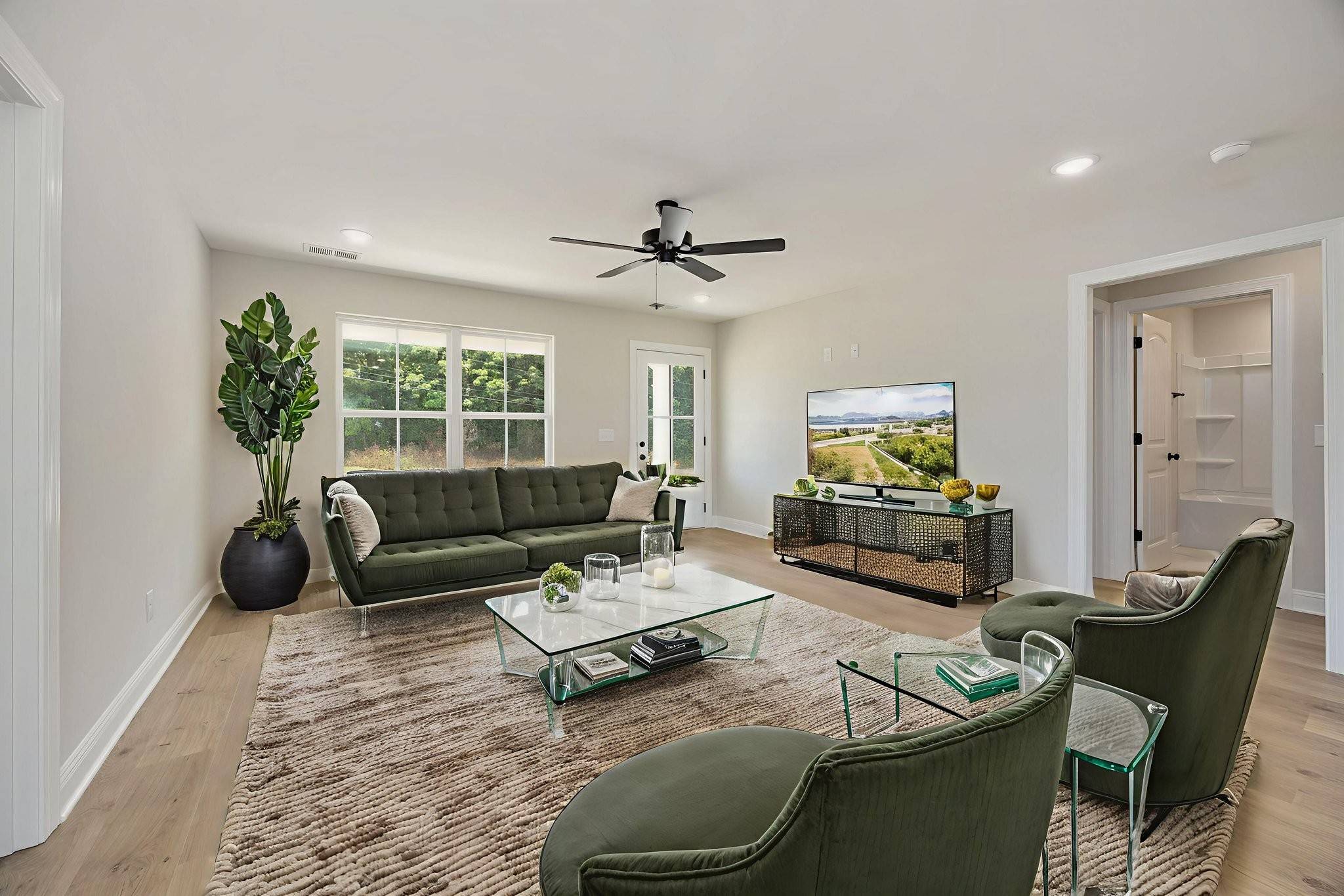 Adams, TN 37010,1073 Landing Ln