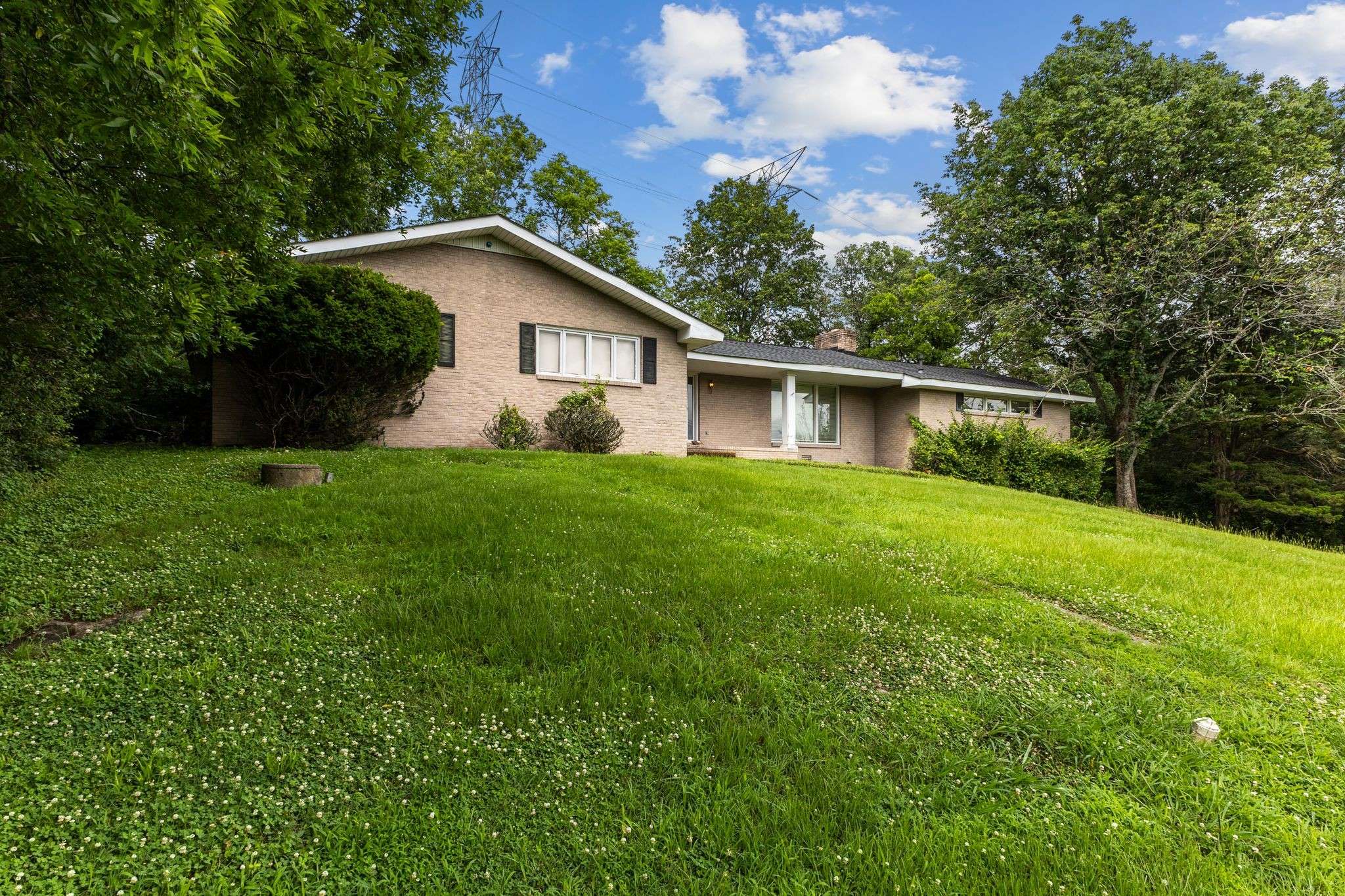 Nashville, TN 37220,824 Forest Hills Dr