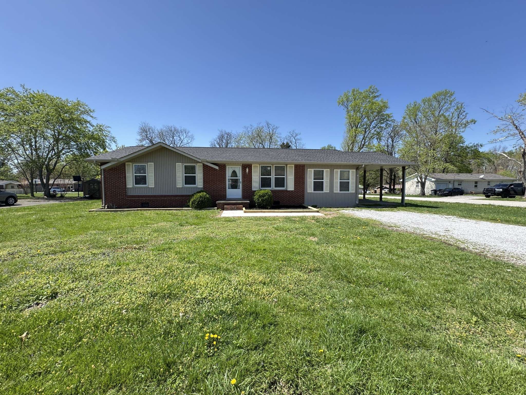 Lafayette, TN 37083,527 Swanee St