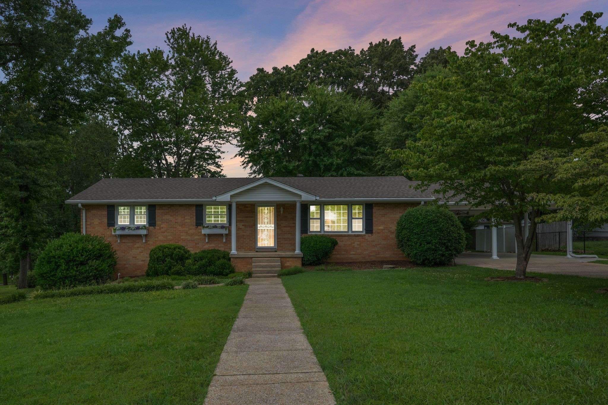 Dickson, TN 37055,305 E Overhill Dr