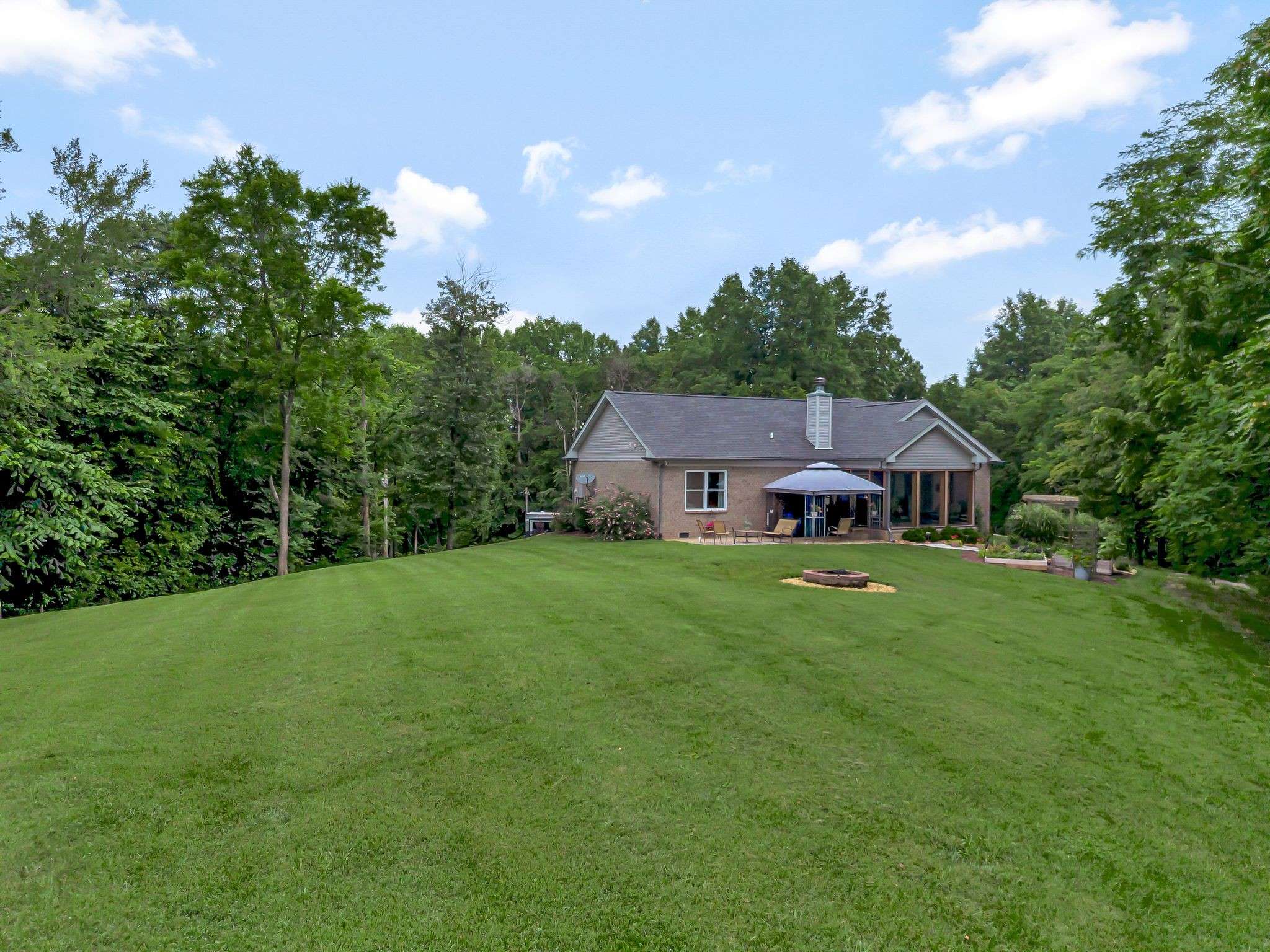 Columbia, TN 38401,3120 Knob Creek Rd