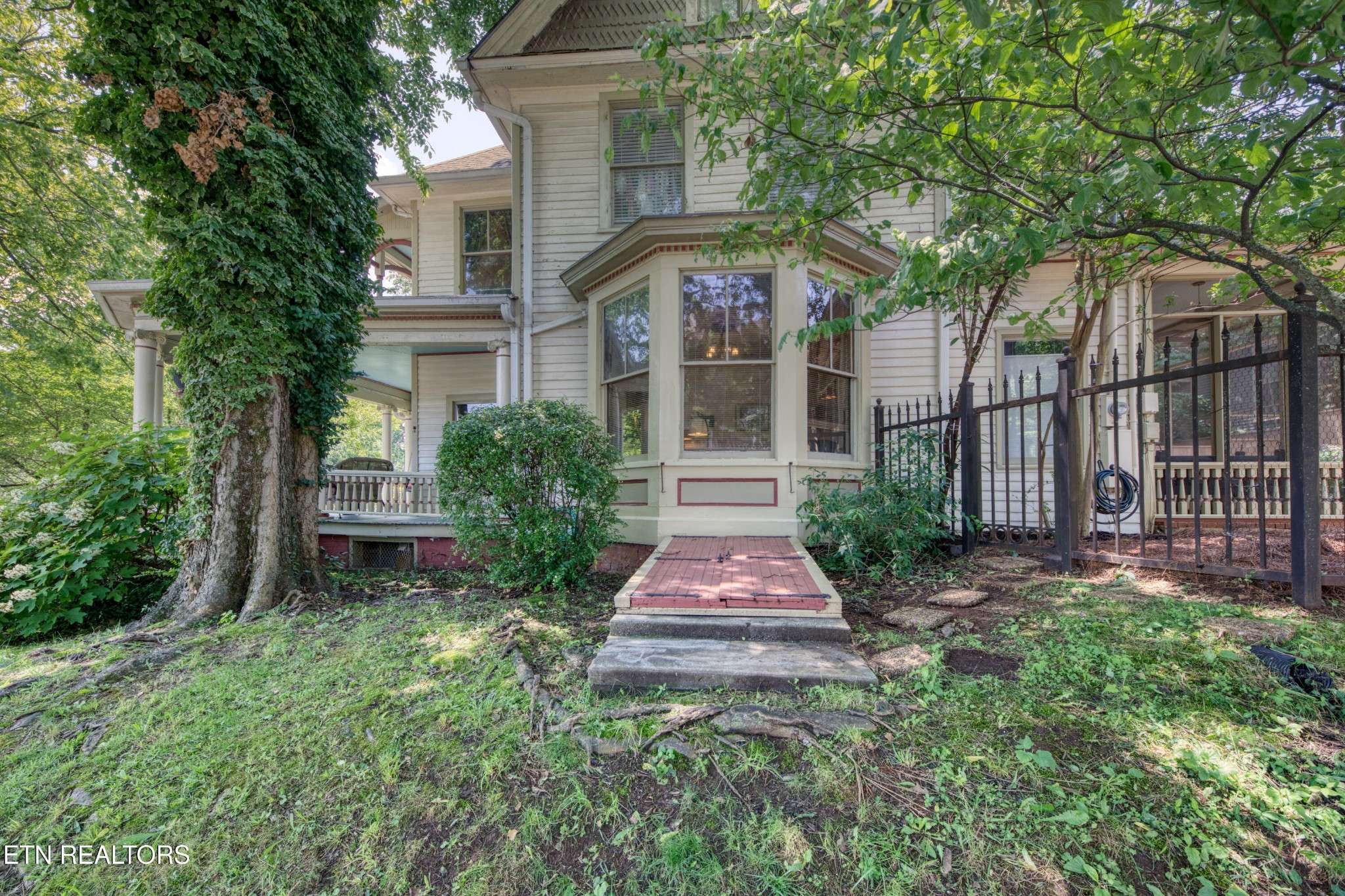 Knoxville, TN 37917,1329 Armstrong Avenue