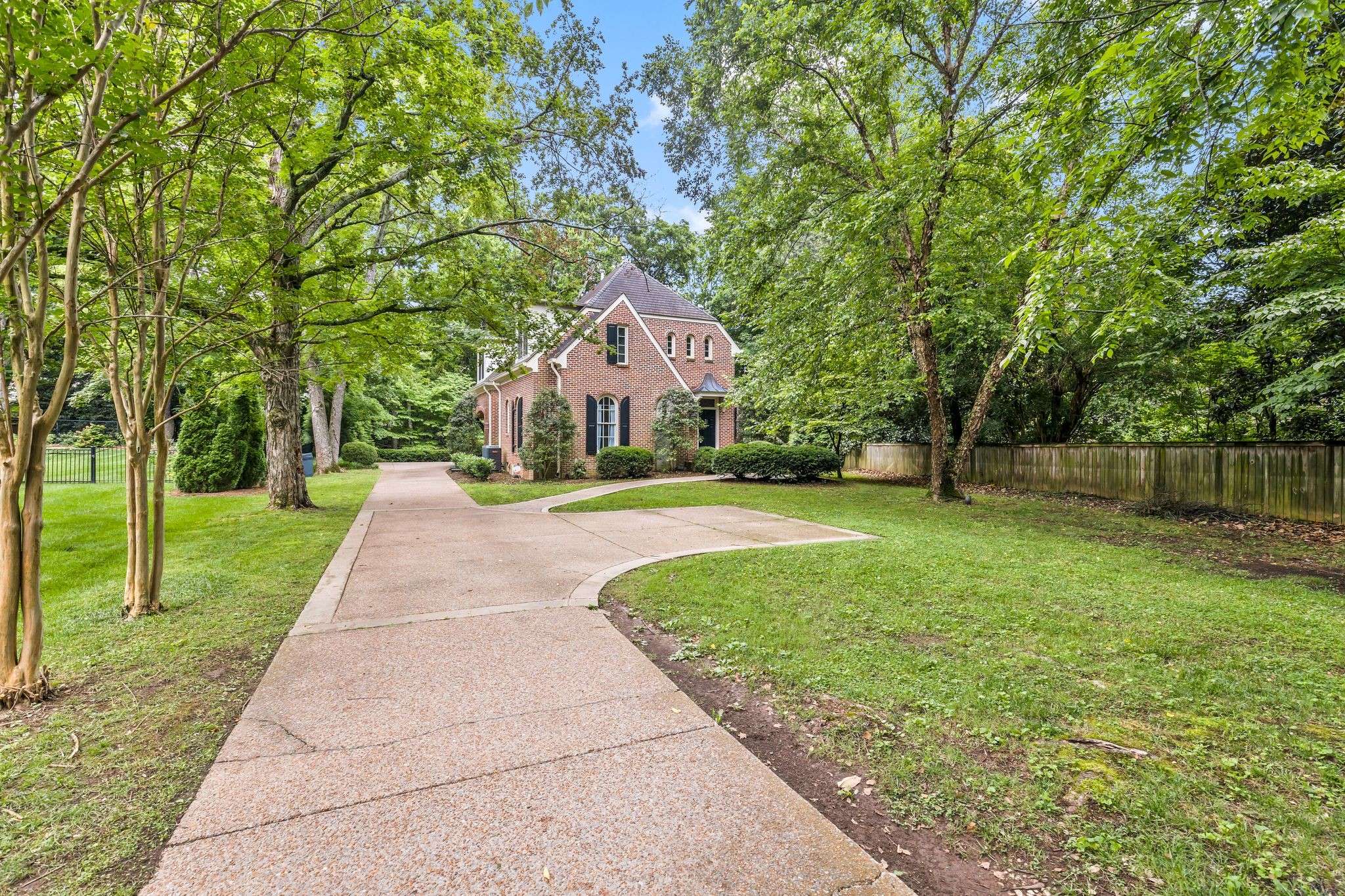 Nashville, TN 37205,930 Chancery Ln